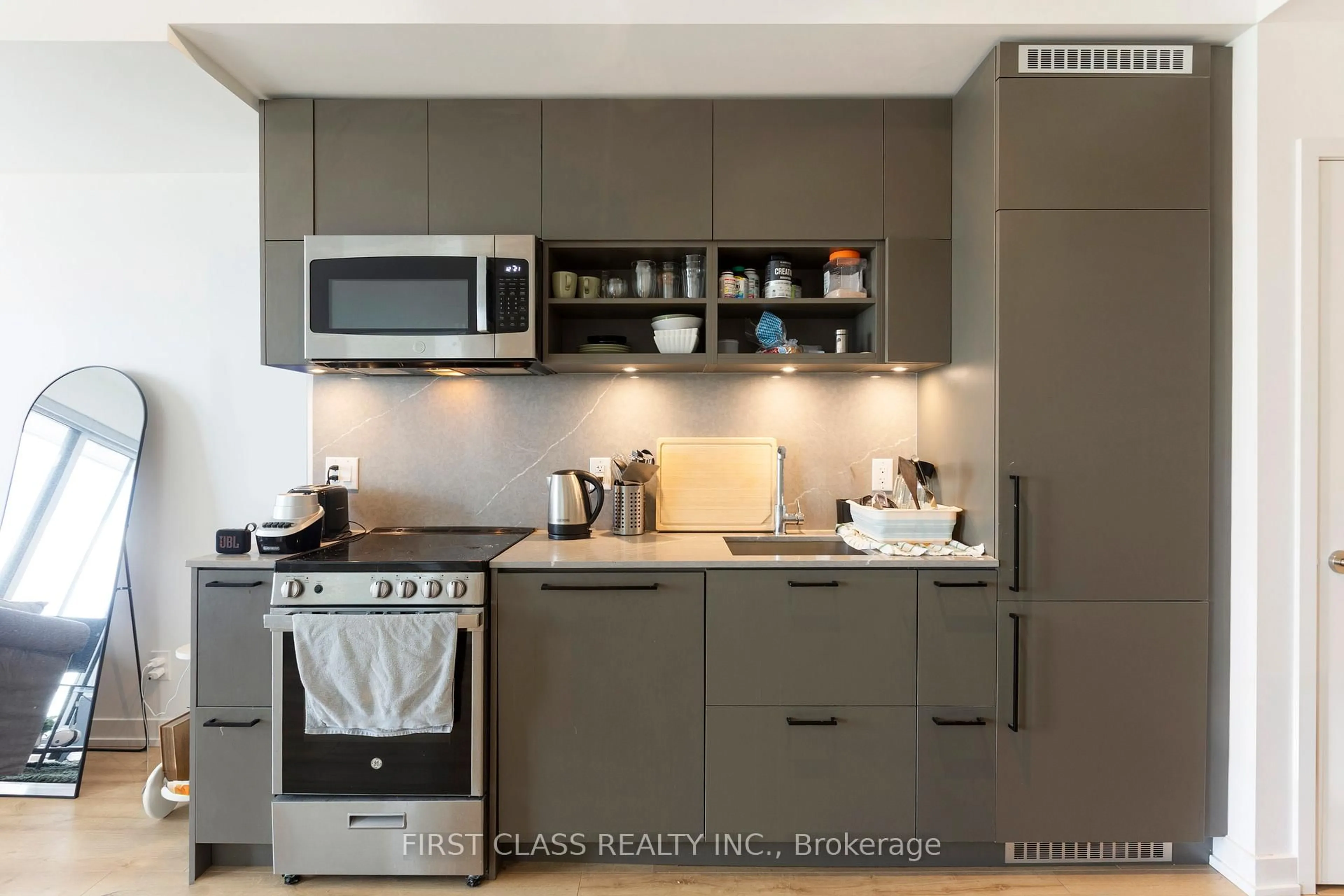 Standard kitchen, unknown for 135 East Liberty St #2606, Toronto Ontario M6K 0G7