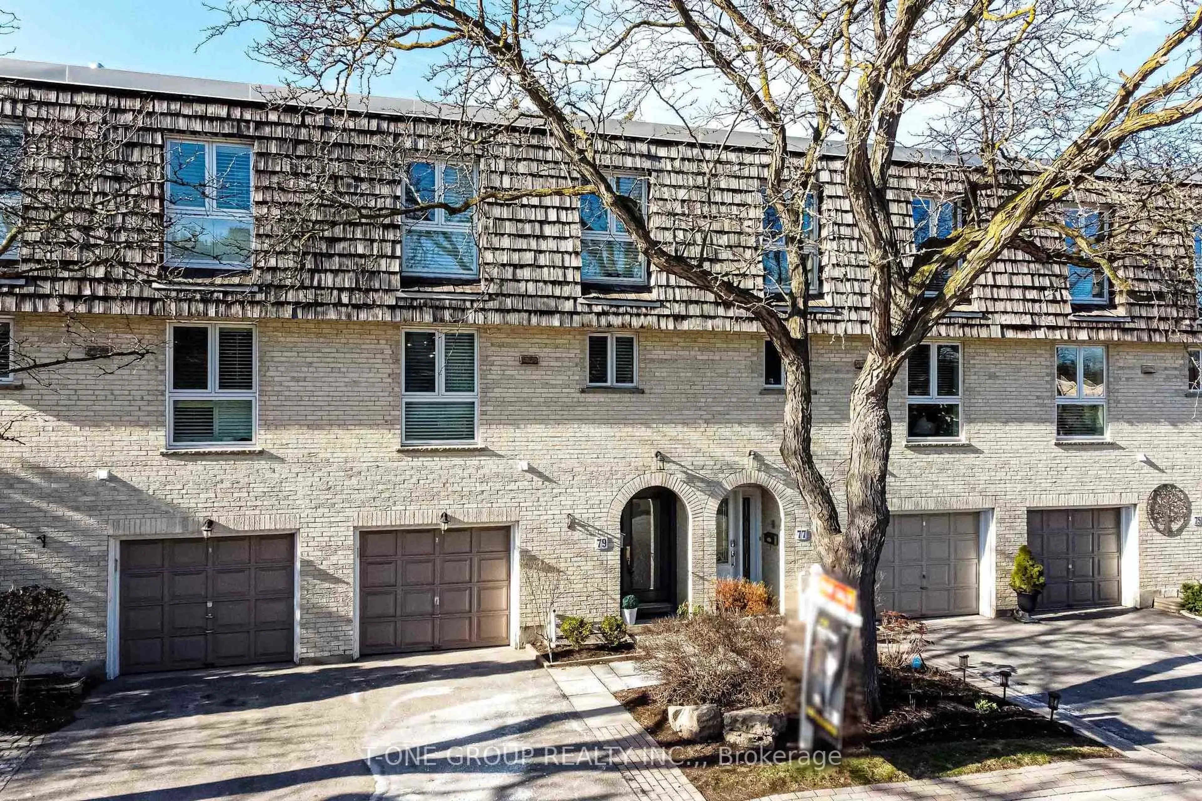 A pic from outside/outdoor area/front of a property/back of a property/a pic from drone, street for 79 Scenic Mill Way, Toronto Ontario M2L 1S9