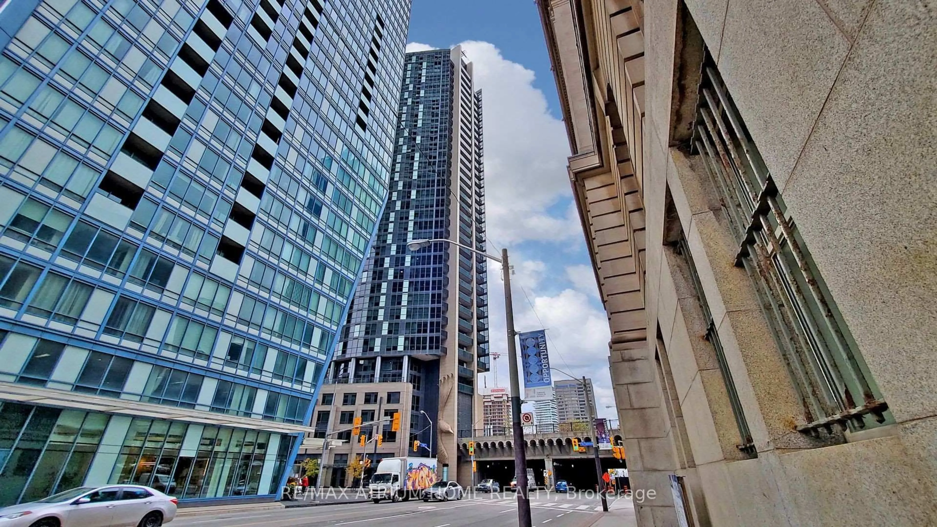 Indoor foyer for 1 The Esplanade #3205, Toronto Ontario M5E 0A8