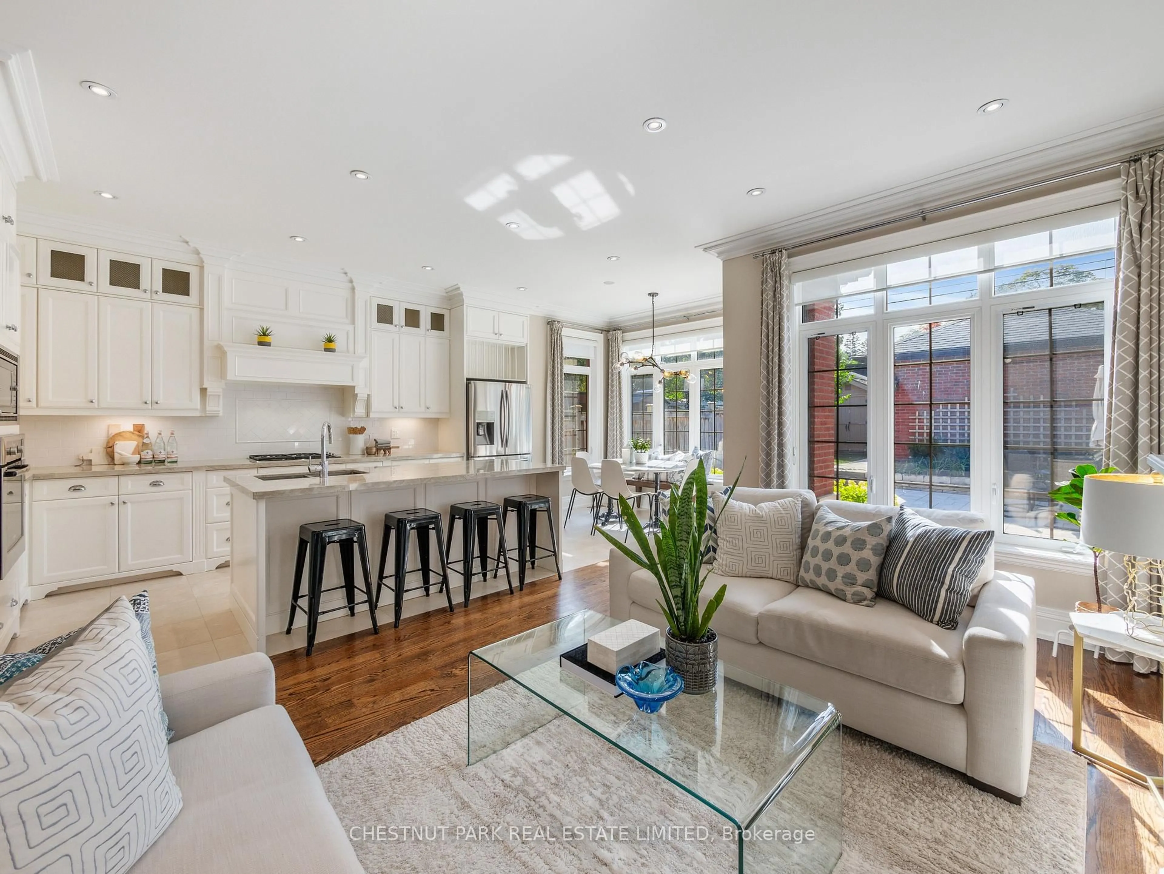 Open concept kitchen, unknown for 252 Sutherland Dr, Toronto Ontario M4G 1J3