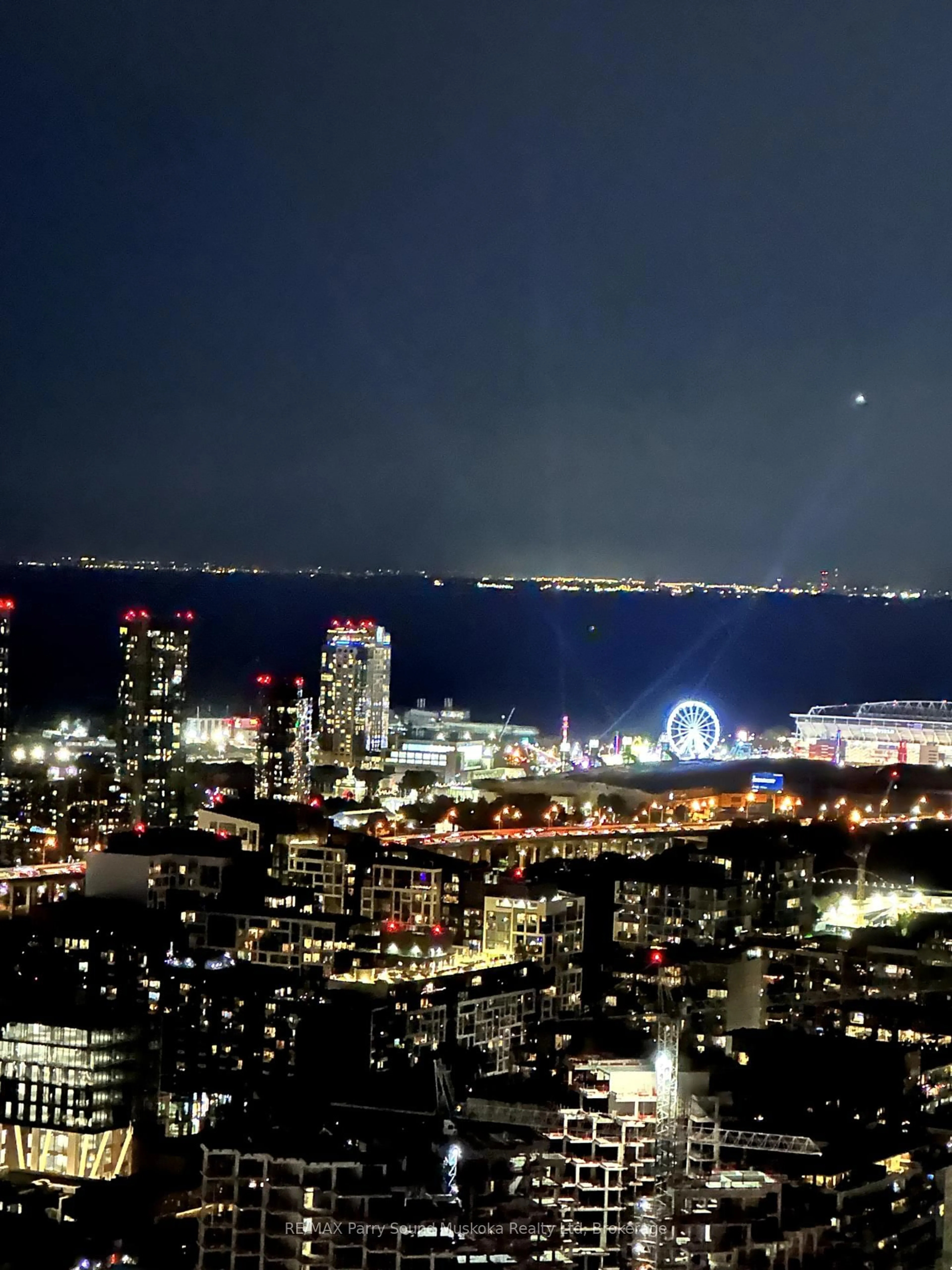 Blurry image for 108 Peter St #4906, Toronto Ontario M5V 0W2