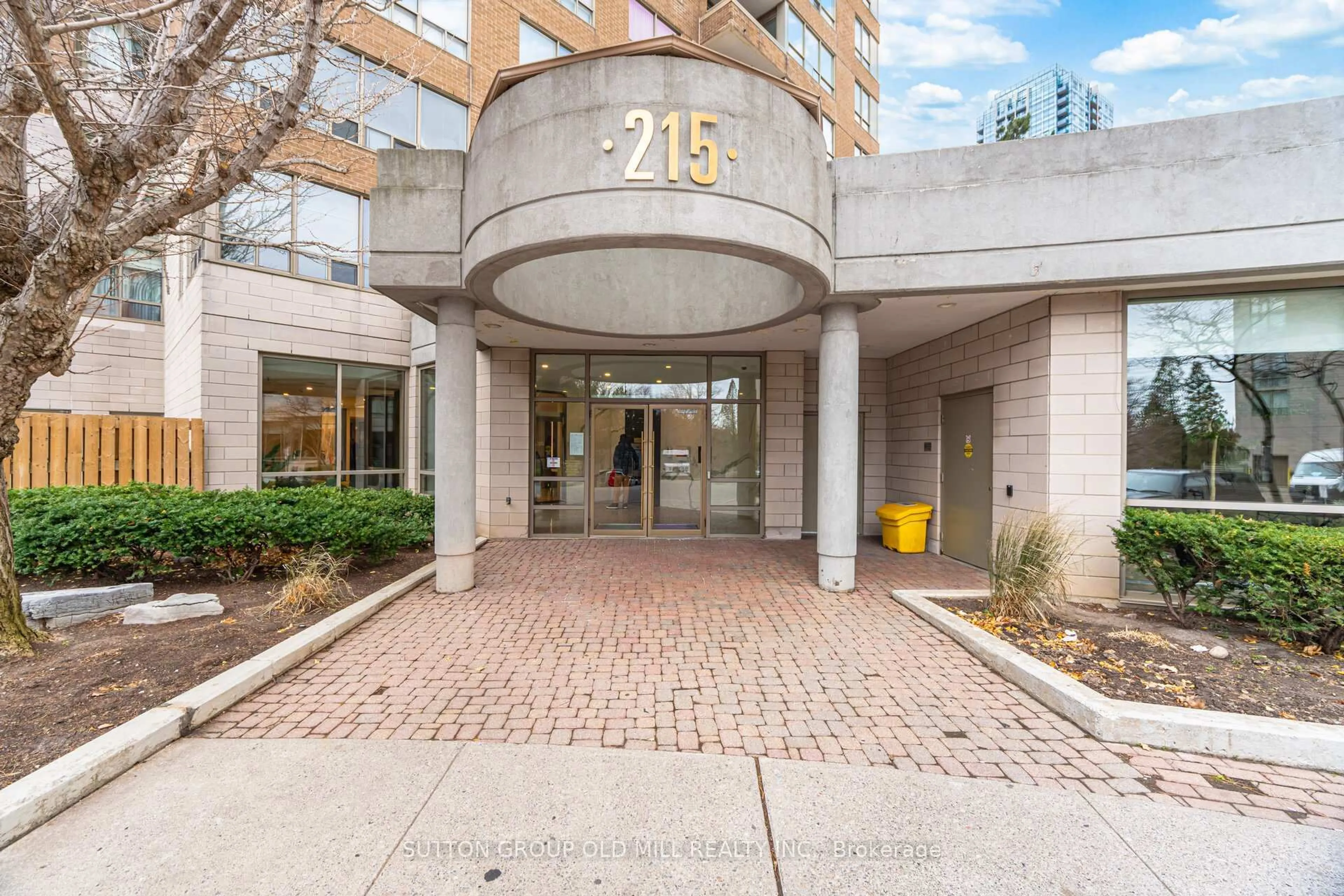 Indoor foyer for 215 Wynford Dr #504, Toronto Ontario M3C 3P5