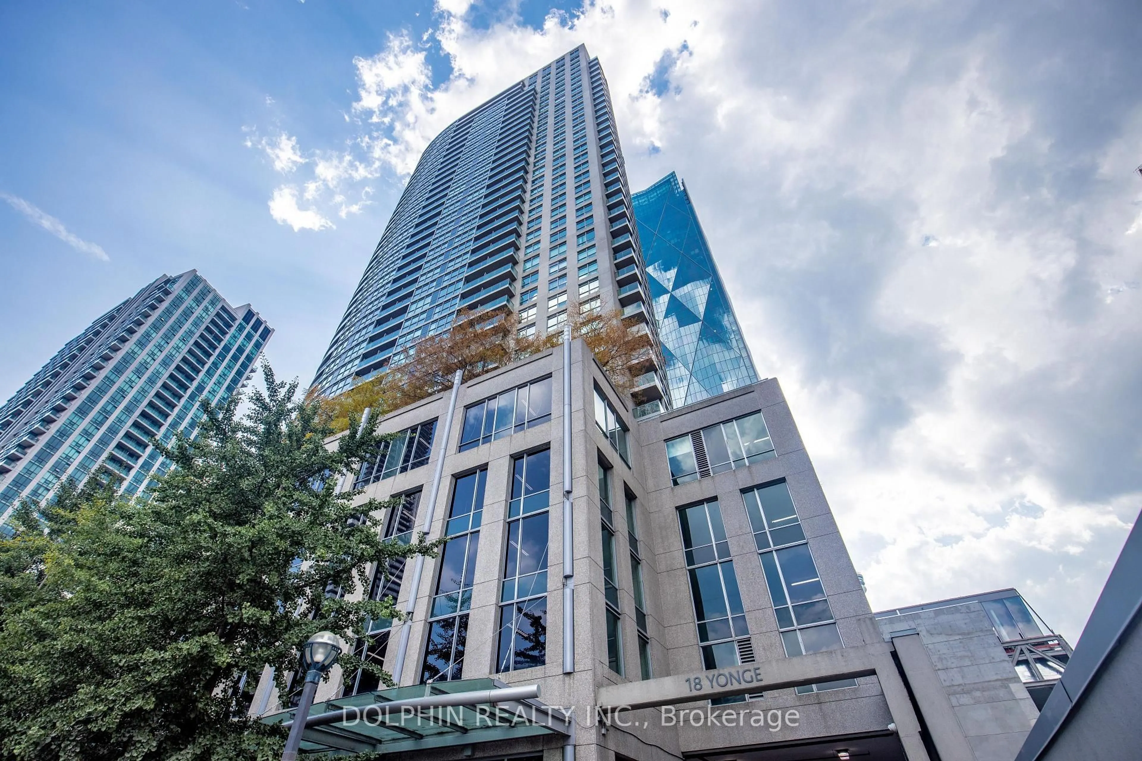 Indoor foyer for 18 Yonge St #1412, Toronto Ontario M5E 1R4