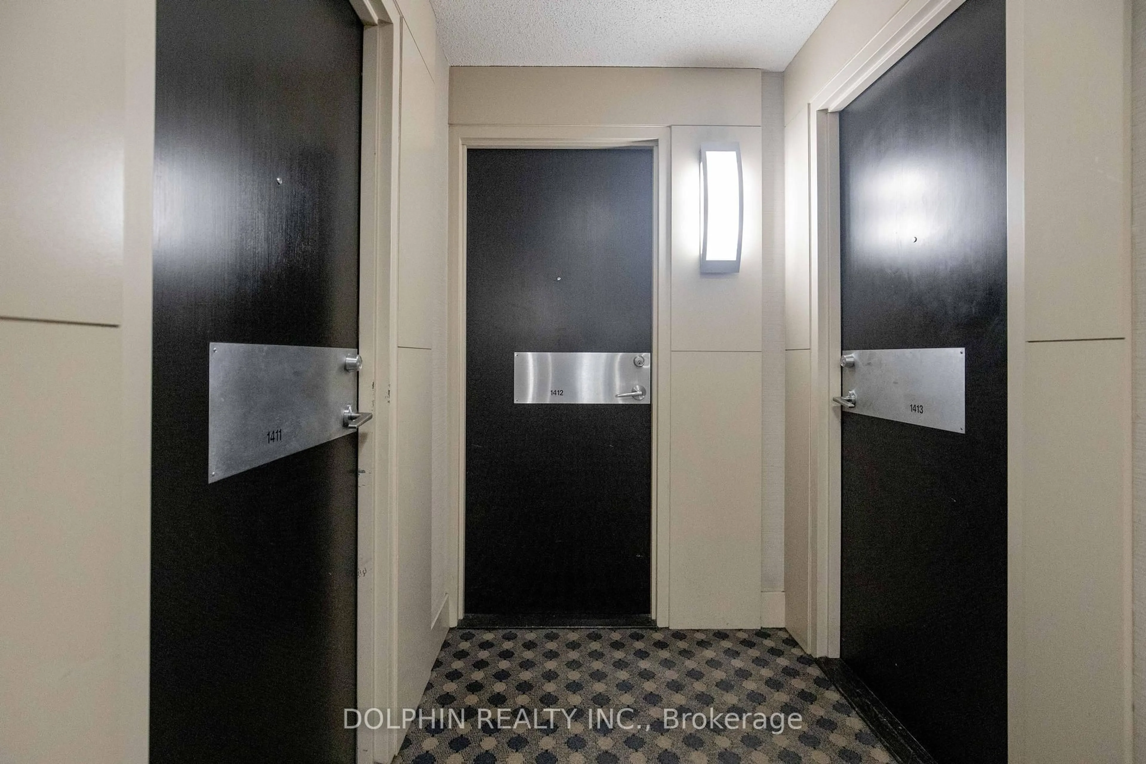 Indoor foyer for 18 Yonge St #1412, Toronto Ontario M5E 1R4