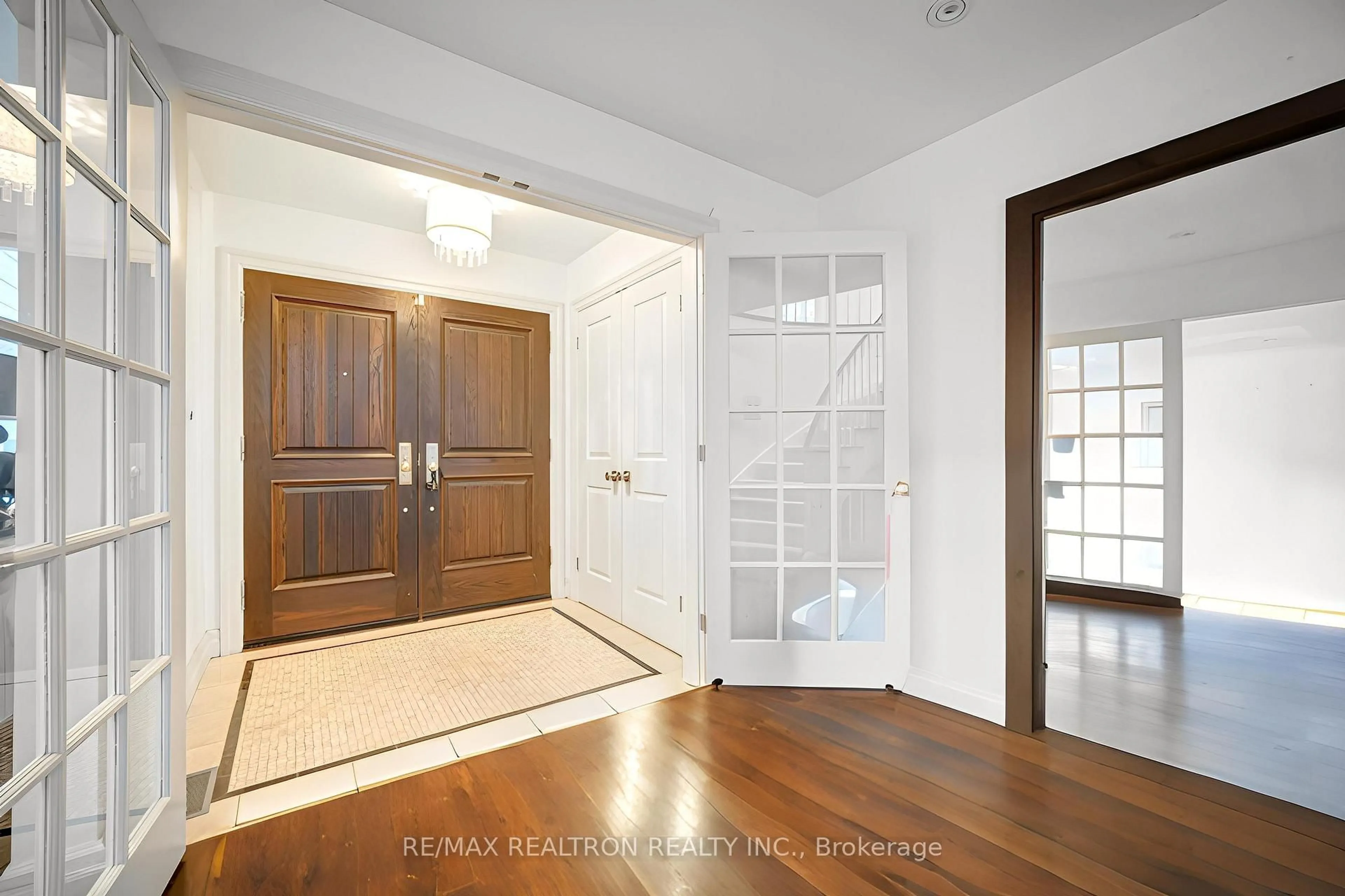 Indoor entryway for 42 Apollo Dr, Toronto Ontario M3B 2G8