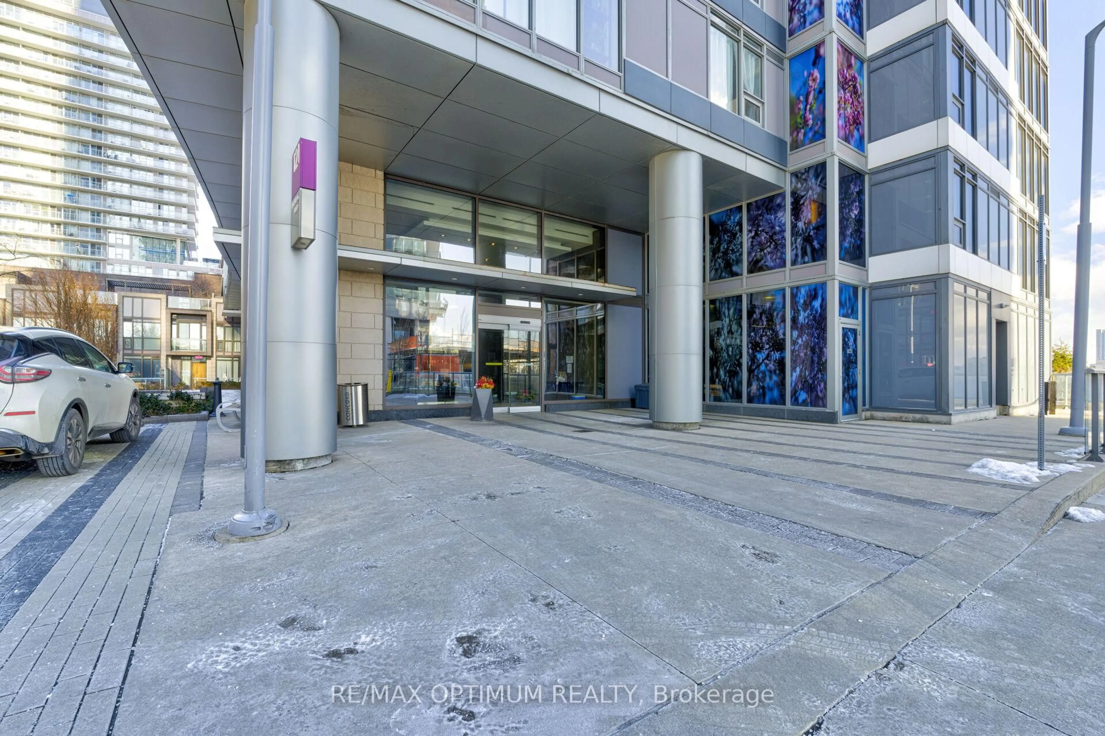 Indoor foyer for 121 Mcmahon Dr #1817, Toronto Ontario M2K 0C1