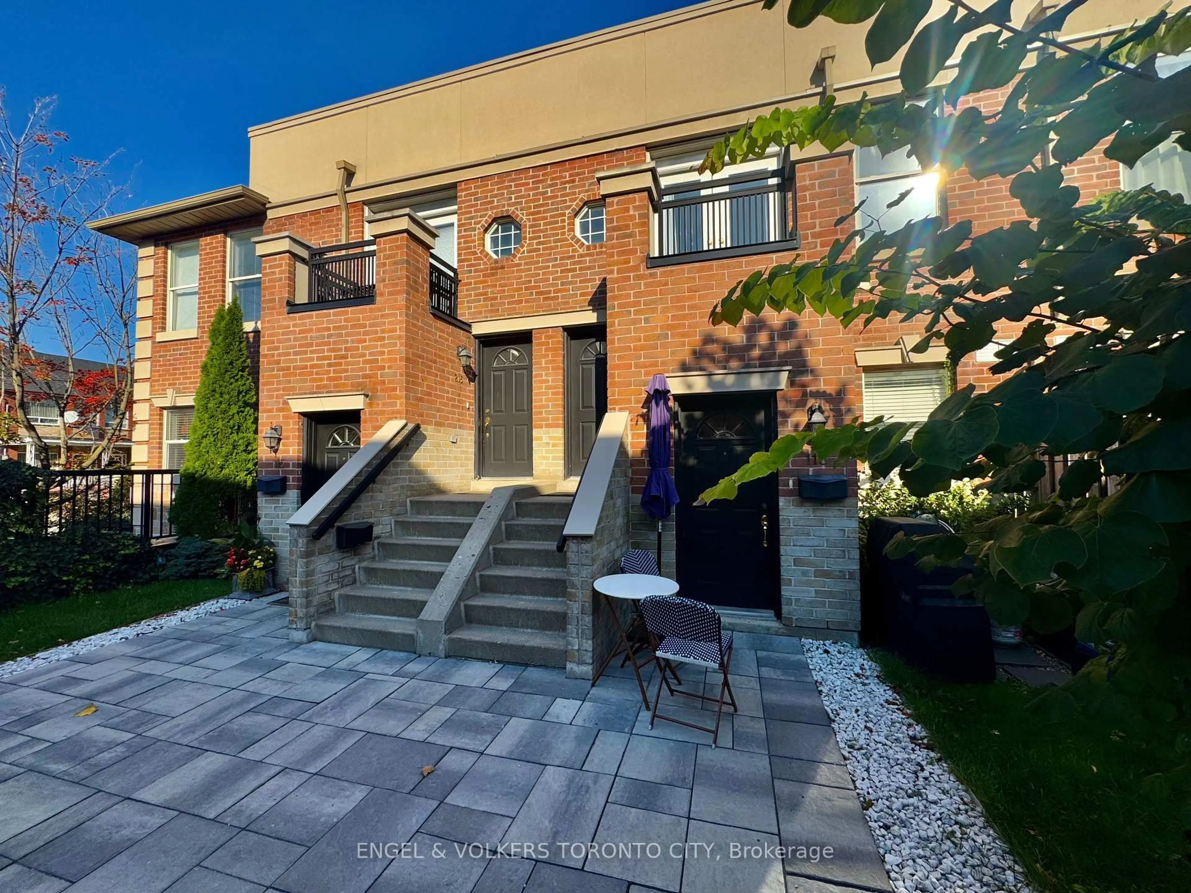 Unknown for 51 Halton St #216, Toronto Ontario M6J 1R5