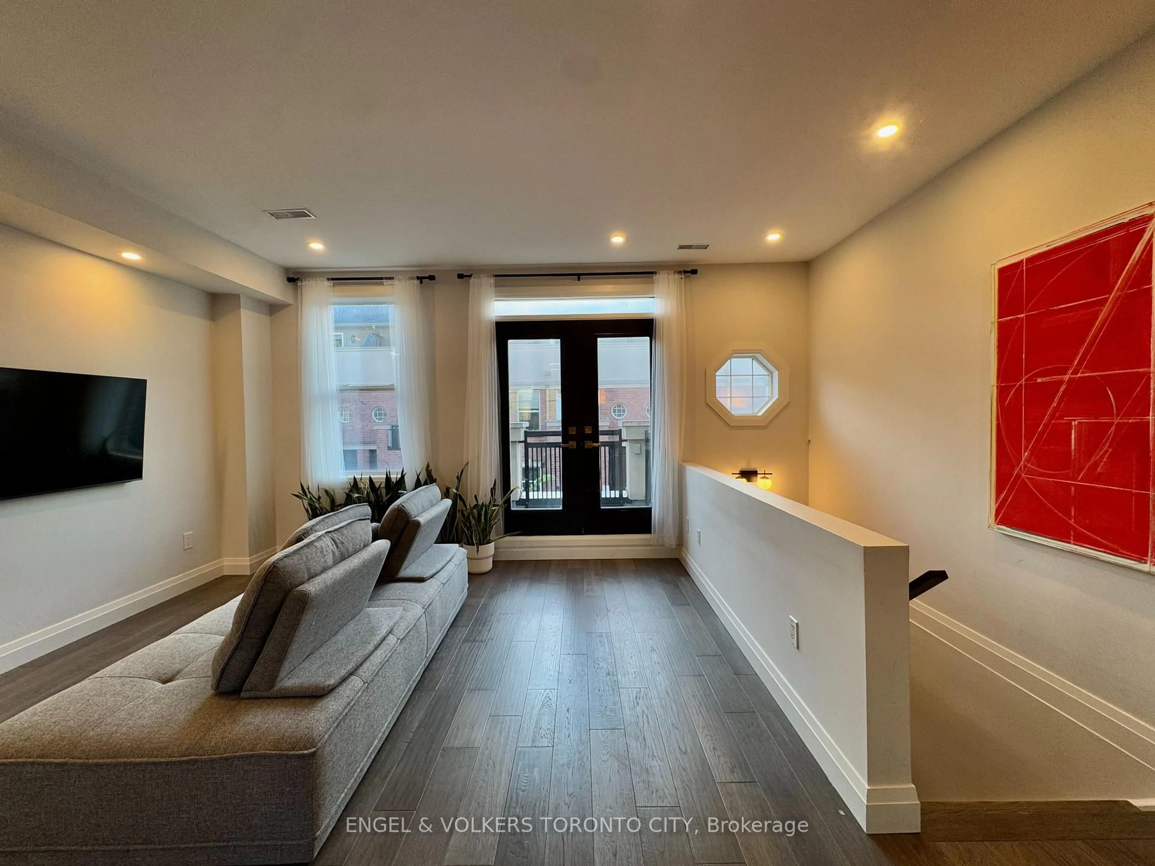 Indoor entryway for 51 Halton St #216, Toronto Ontario M6J 1R5
