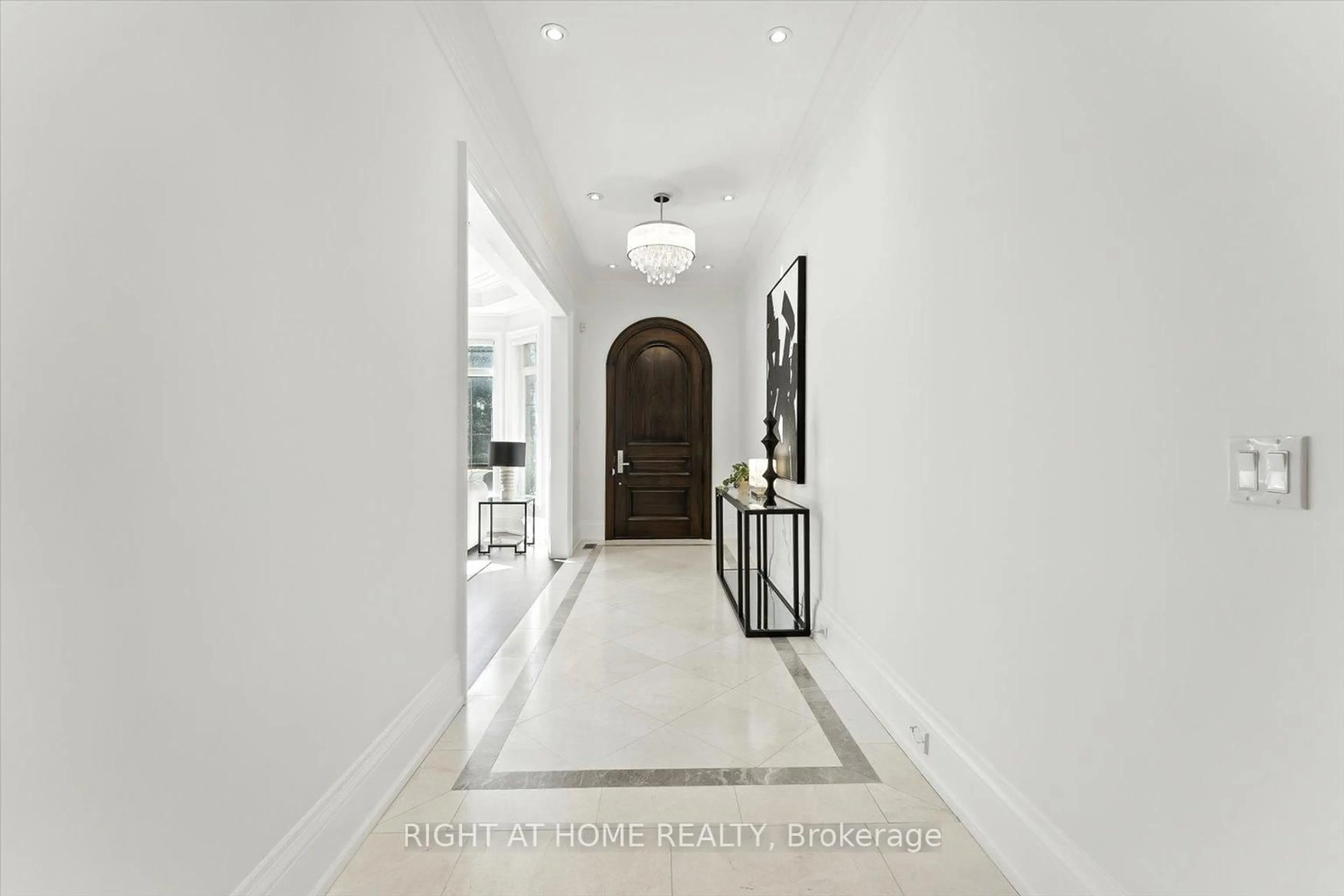 Indoor foyer for 392 Princess Ave, Toronto Ontario M2N 3S9