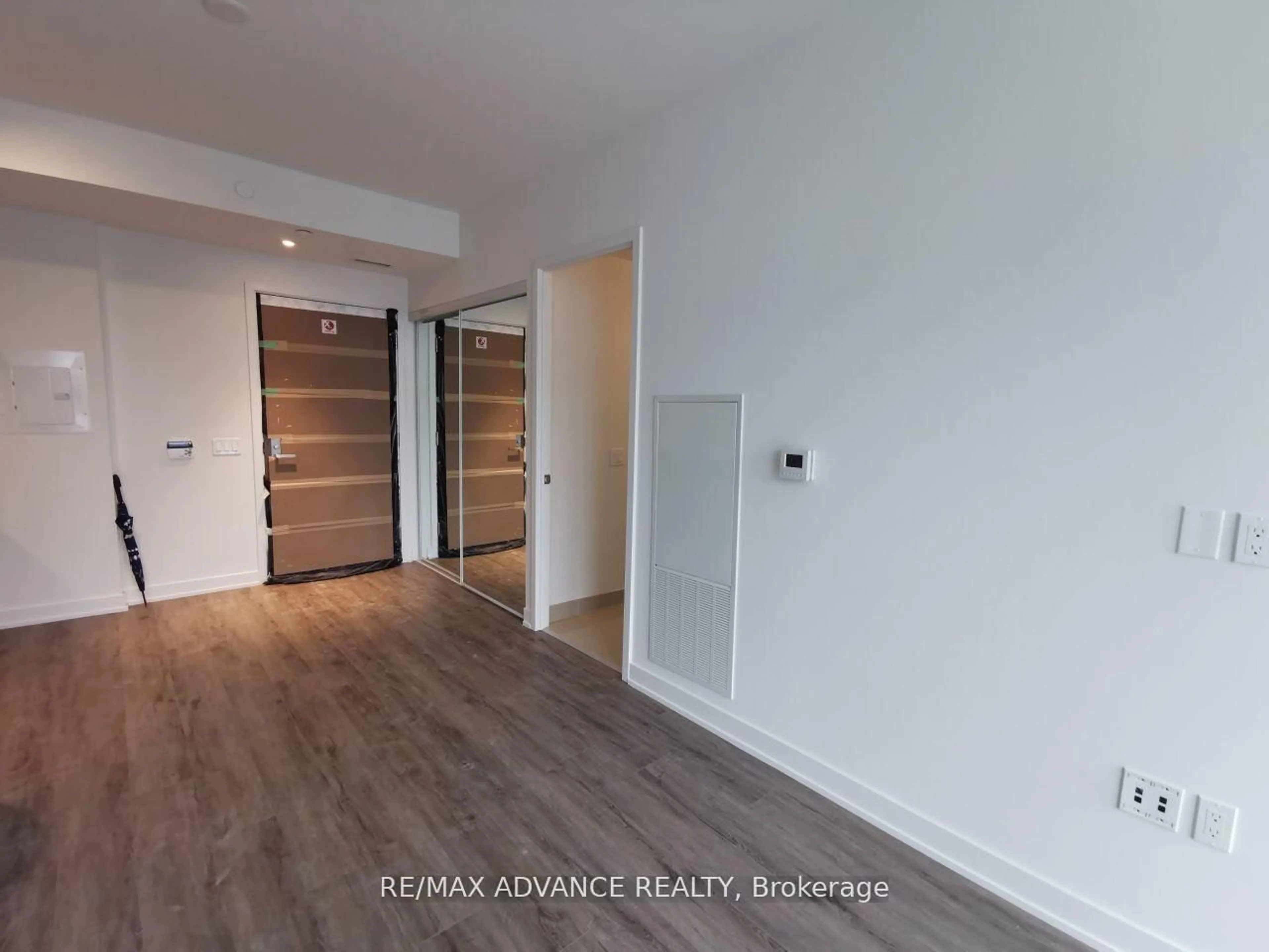 A pic of a room for 15 Queens Quay #1104, Toronto Ontario M5E 0A4