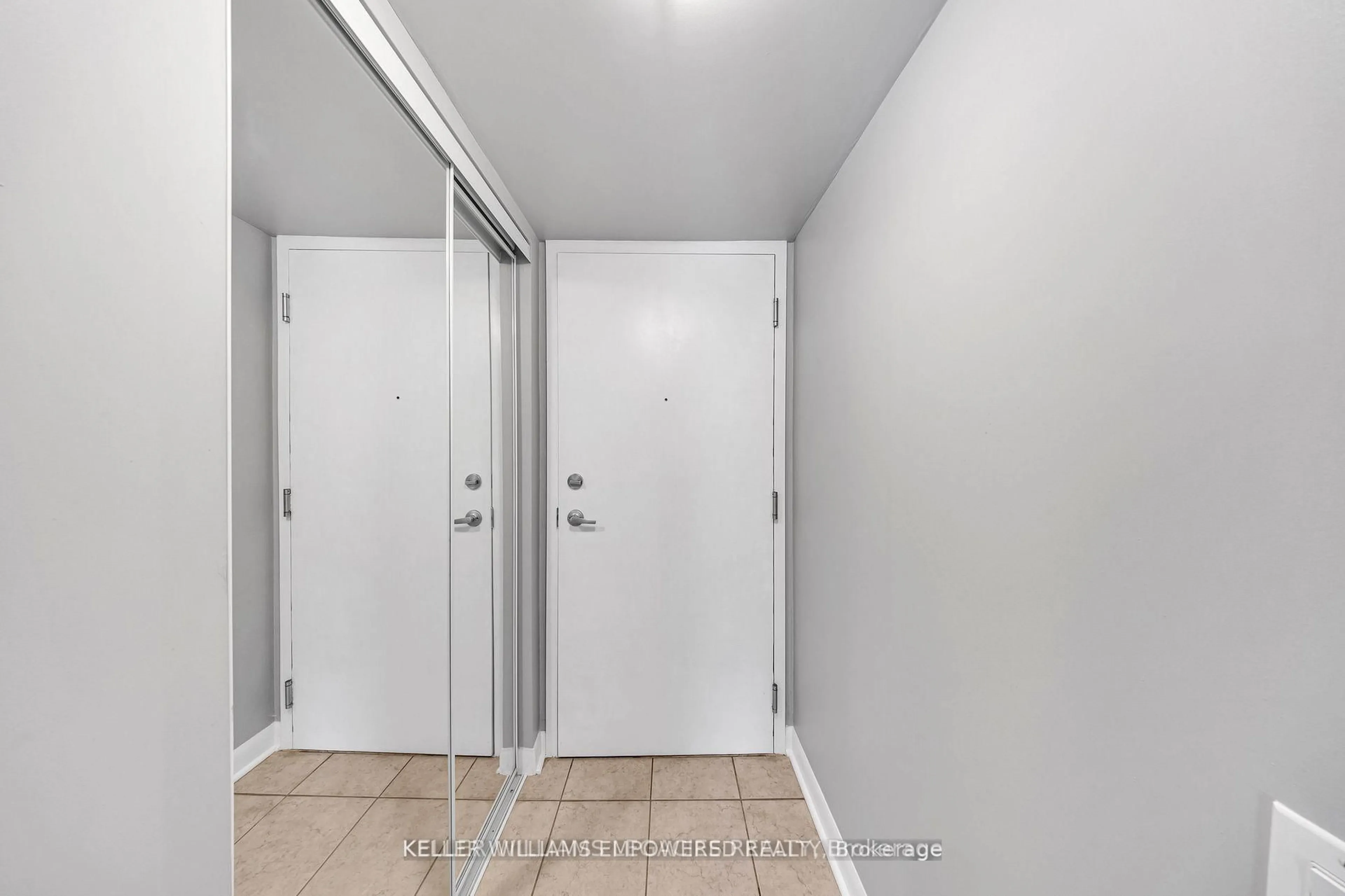 Indoor entryway for 525 Wilson Ave #646, Toronto Ontario M3H 0A7