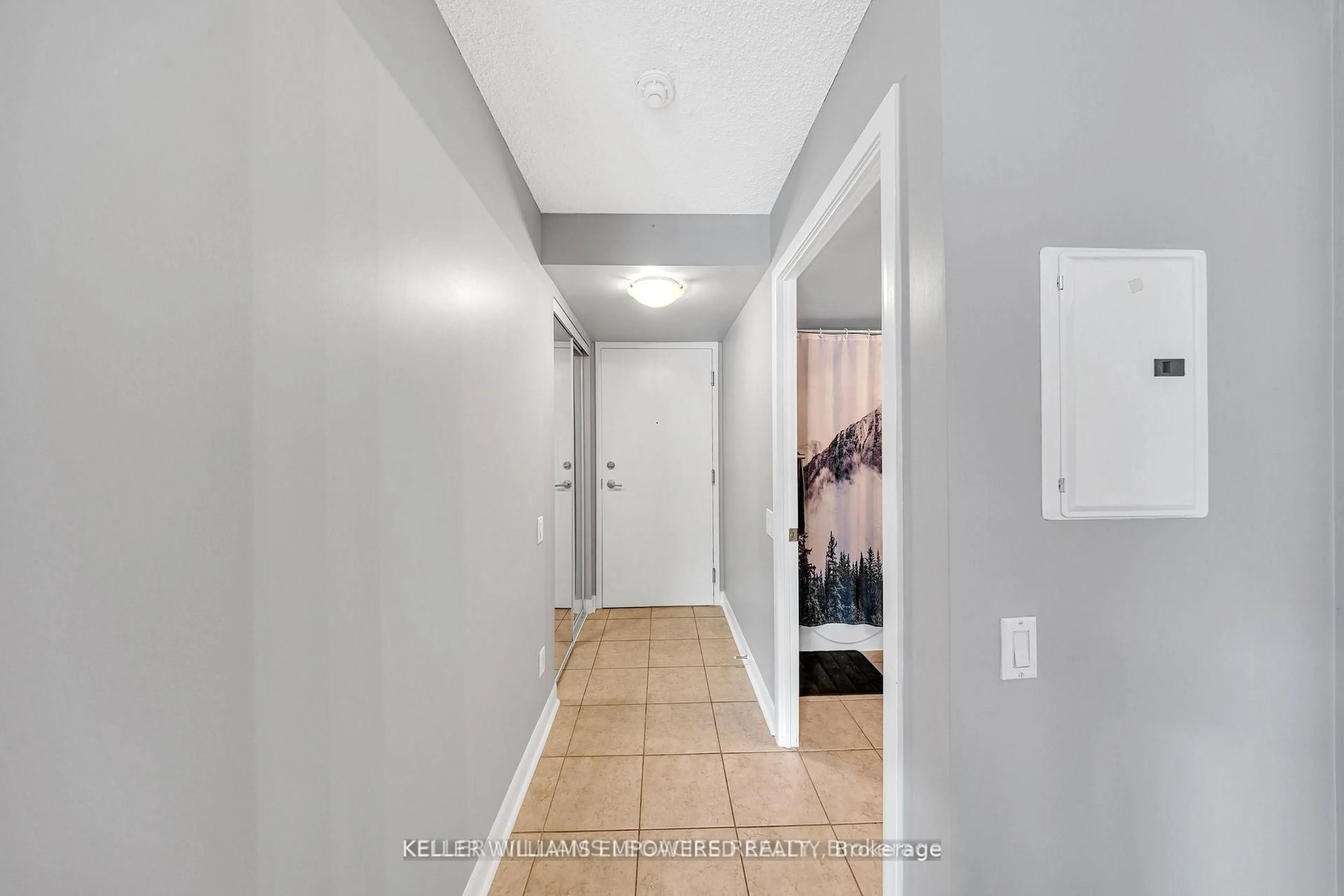 Indoor entryway for 525 Wilson Ave #646, Toronto Ontario M3H 0A7