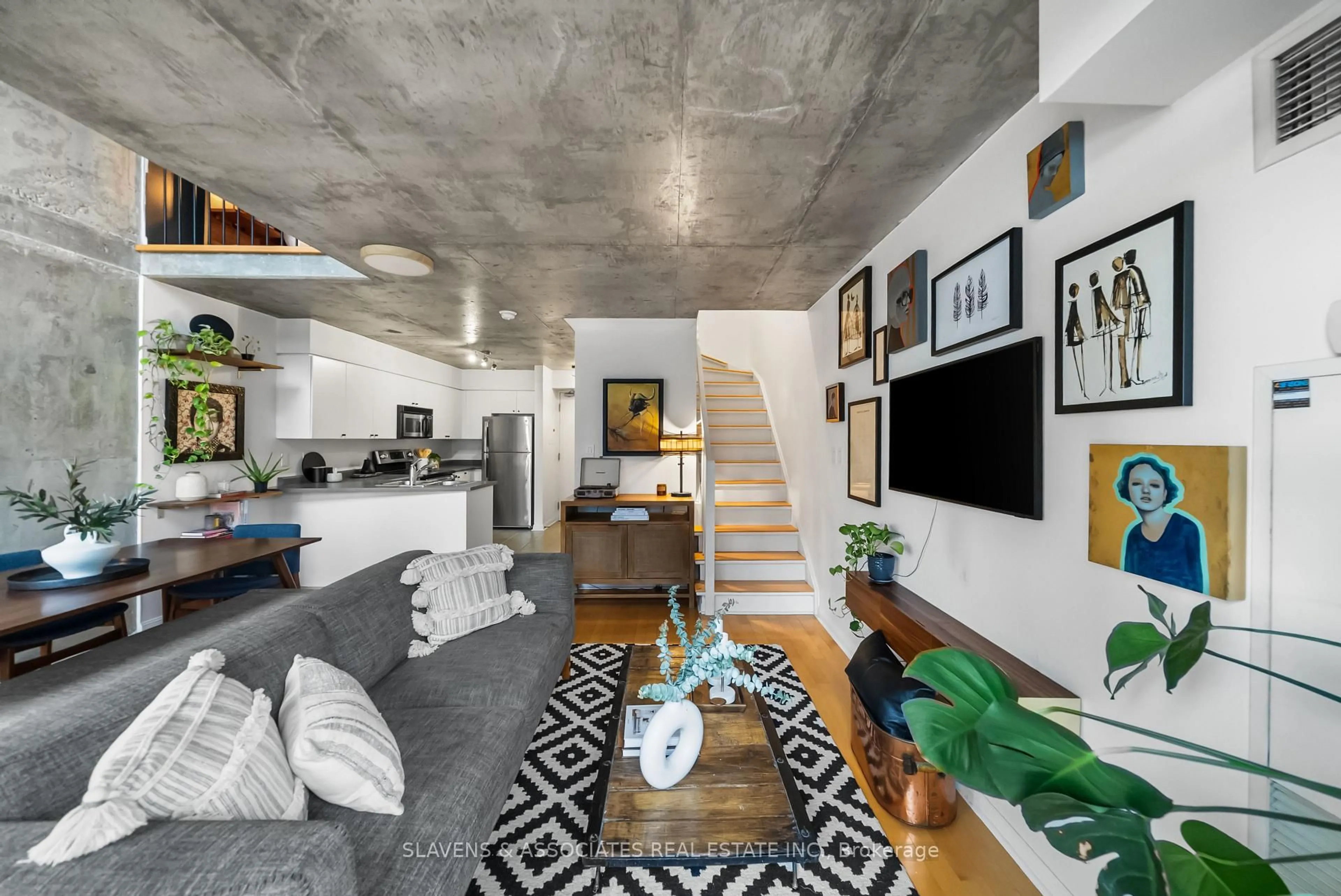 Unknown for 1029 King St #805, Toronto Ontario M6K 3M9