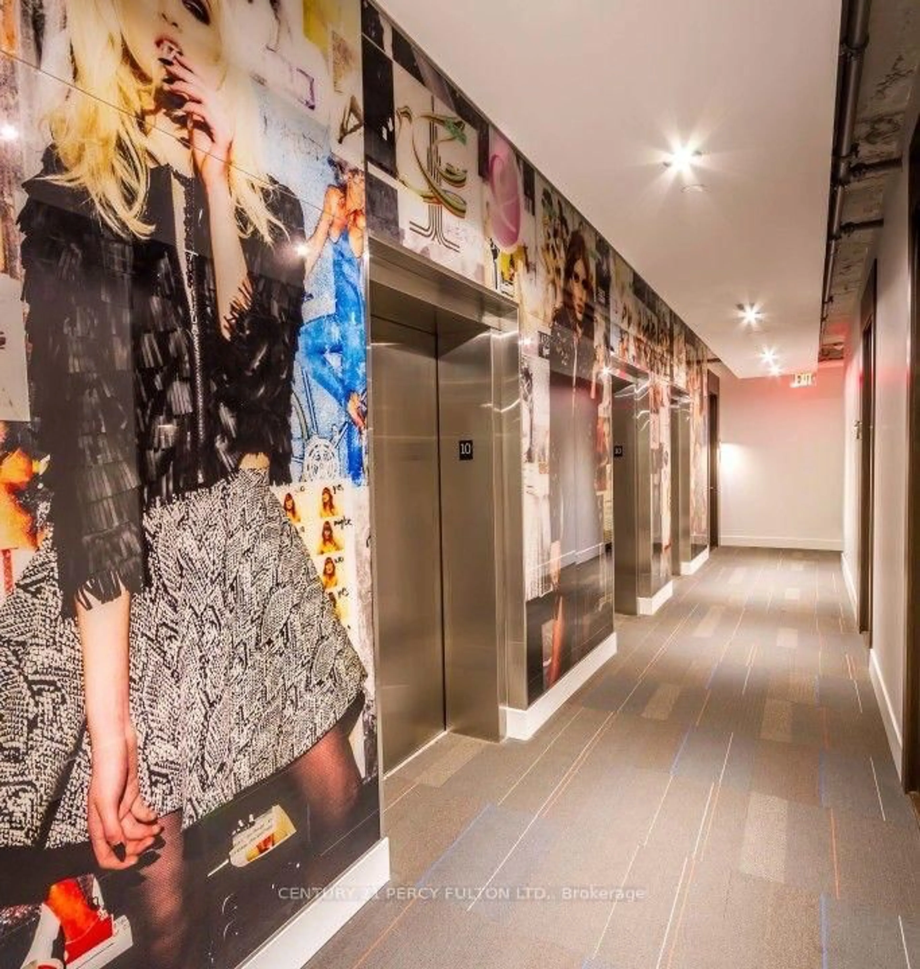 Indoor foyer for 560 King St #213, Toronto Ontario M5V 0L6