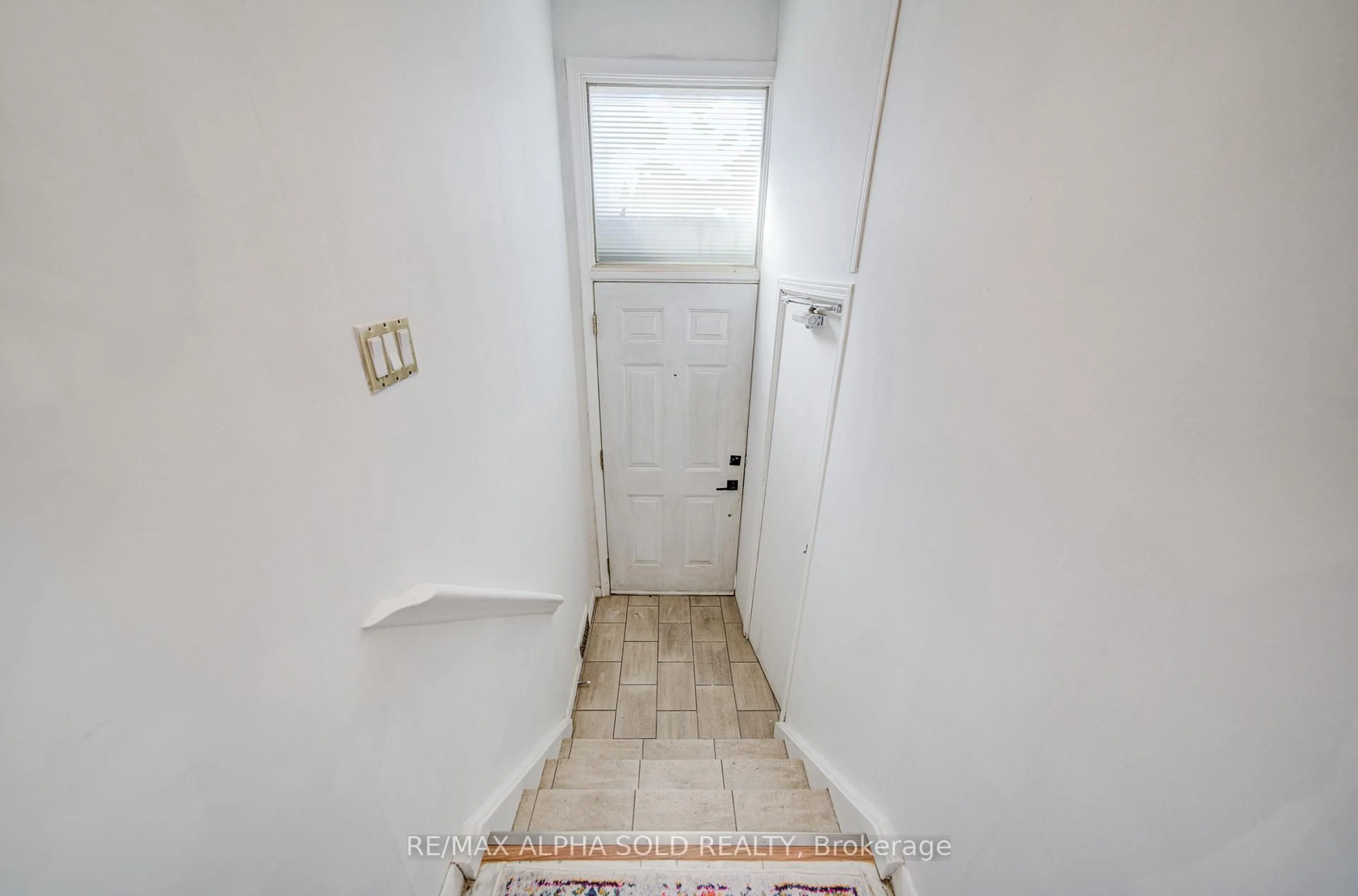 Unknown for 334 Moore Park Ave, Toronto Ontario M2R 2R6