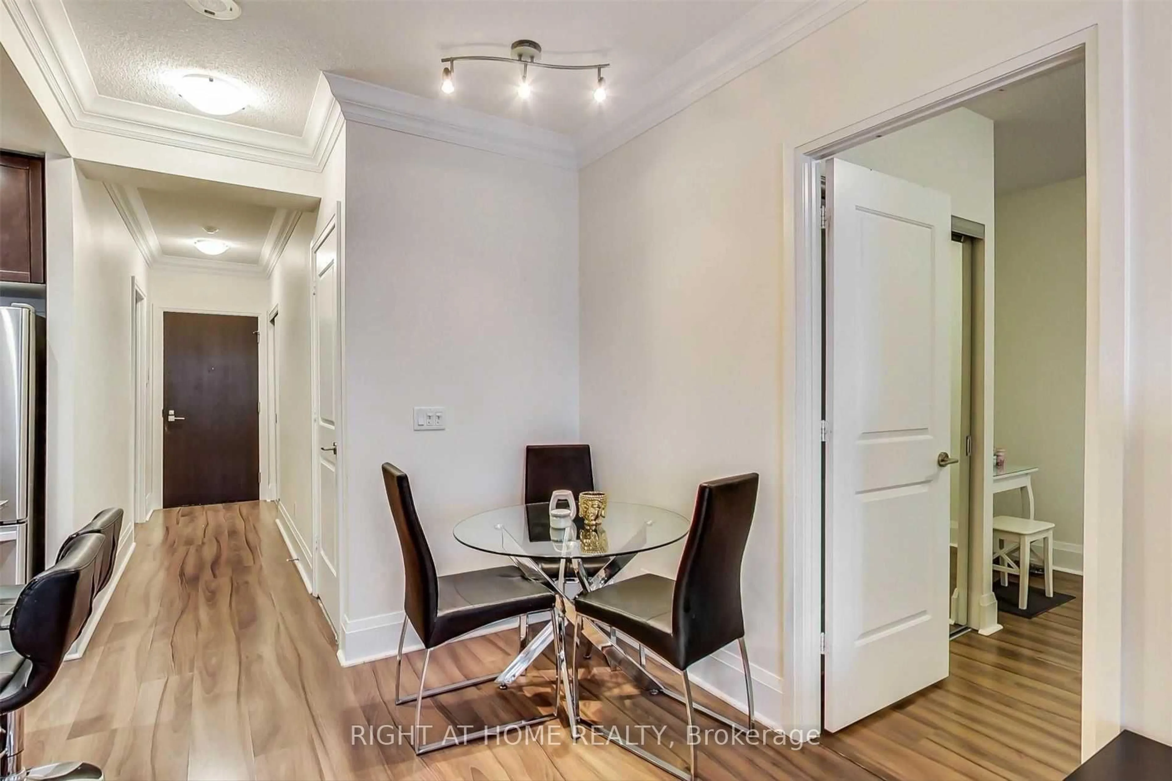 Dining room, wood/laminate floor for 100 Harrison Garden Blvd #720, Toronto Ontario M2N 0C2