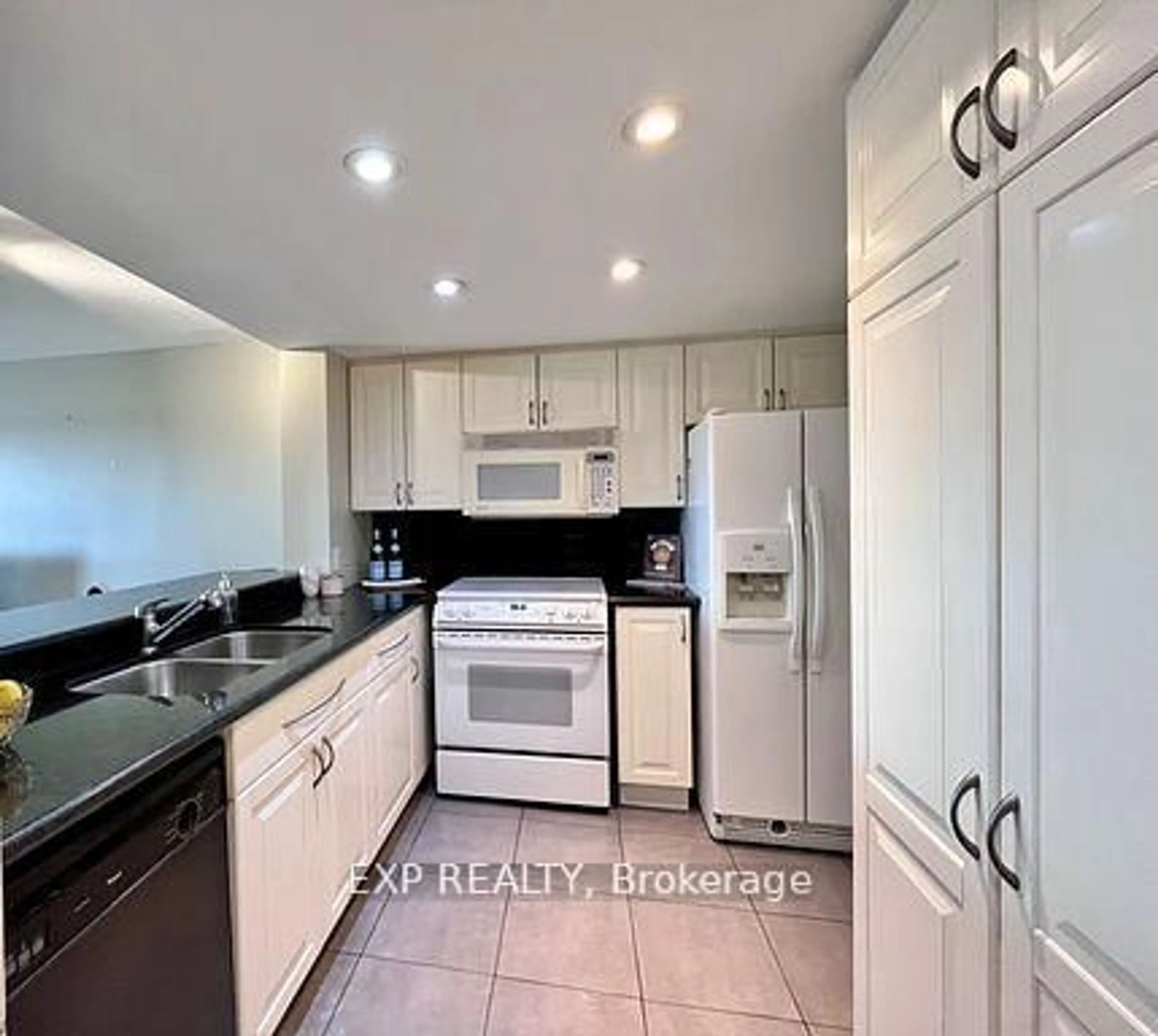 Standard kitchen, ceramic/tile floor for 725 King St #705, Toronto Ontario M5V 2W9