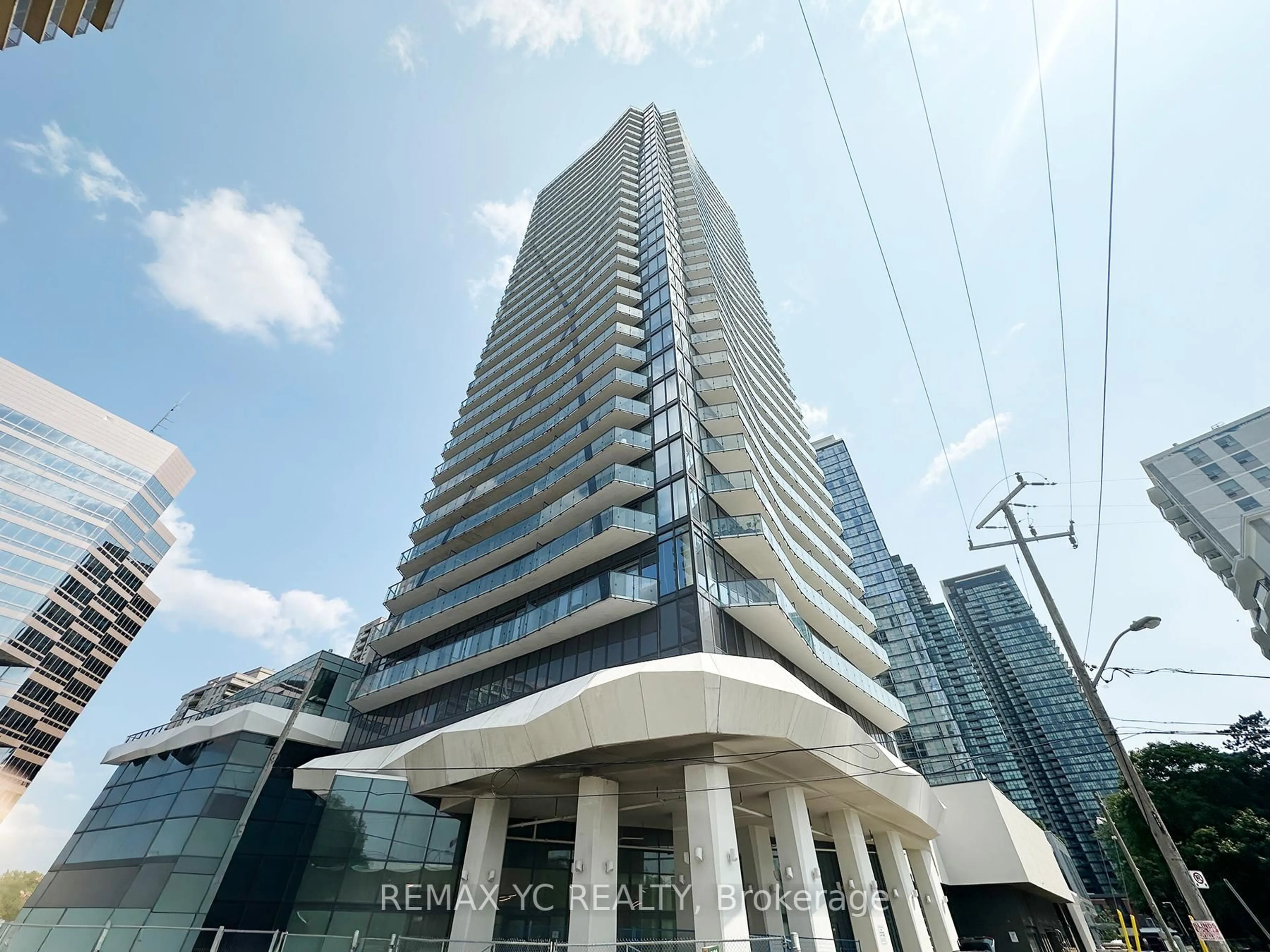 Indoor foyer for 15 Ellerslie Ave #809, Toronto Ontario M2N 0L7