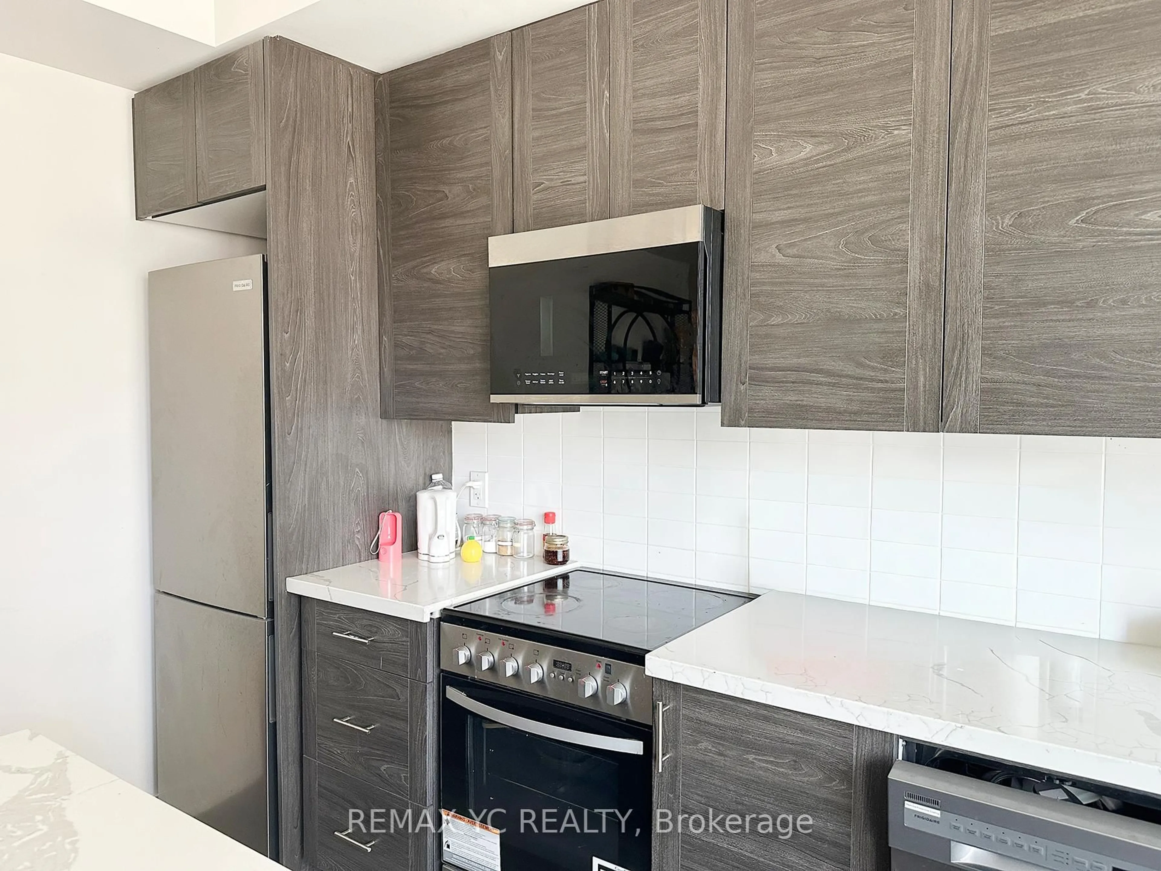 Standard kitchen, unknown for 15 Ellerslie Ave #809, Toronto Ontario M2N 0L7