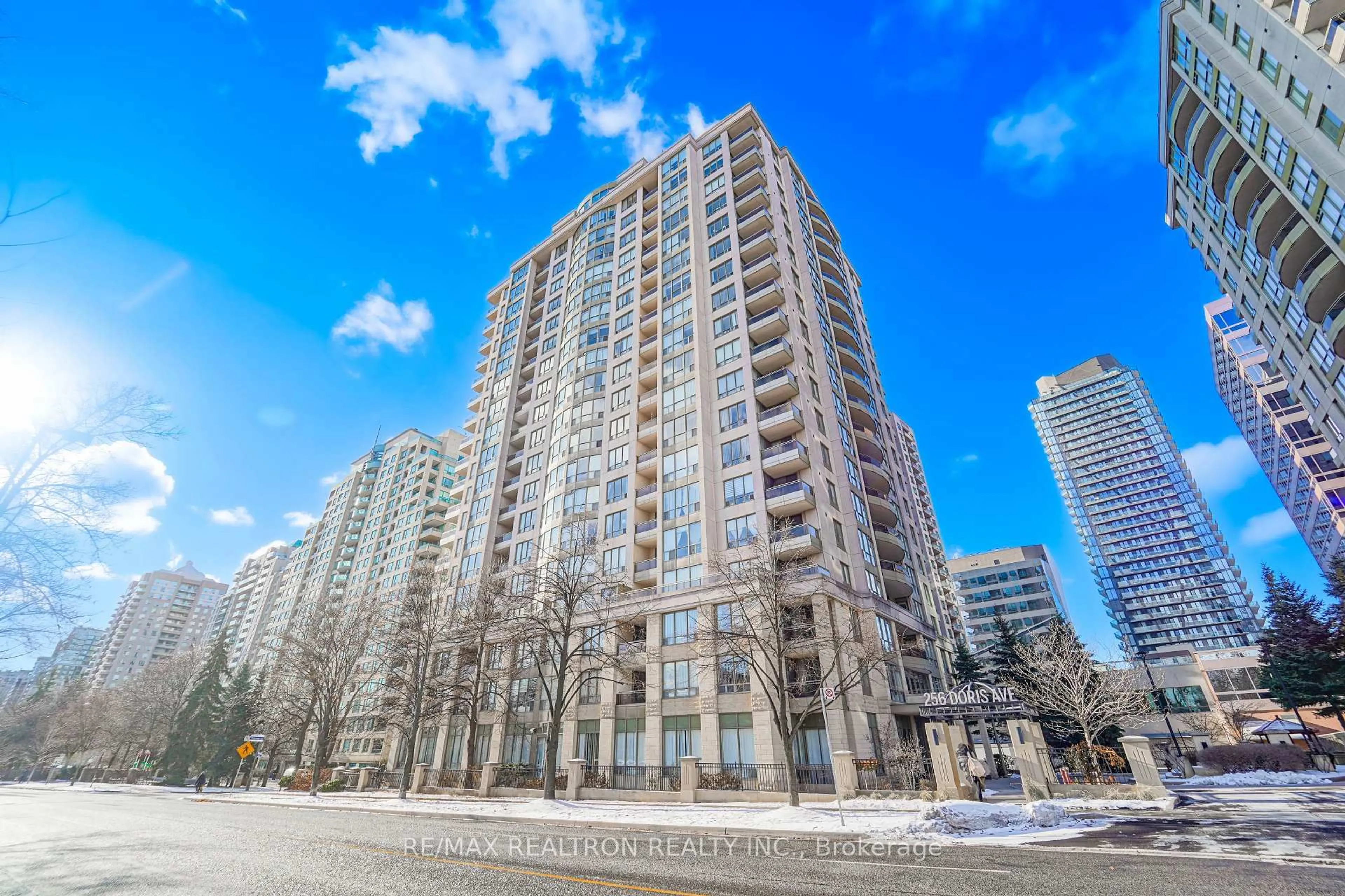 Patio, unknown for 256 Doris Ave #511, Toronto Ontario M2N 6X8