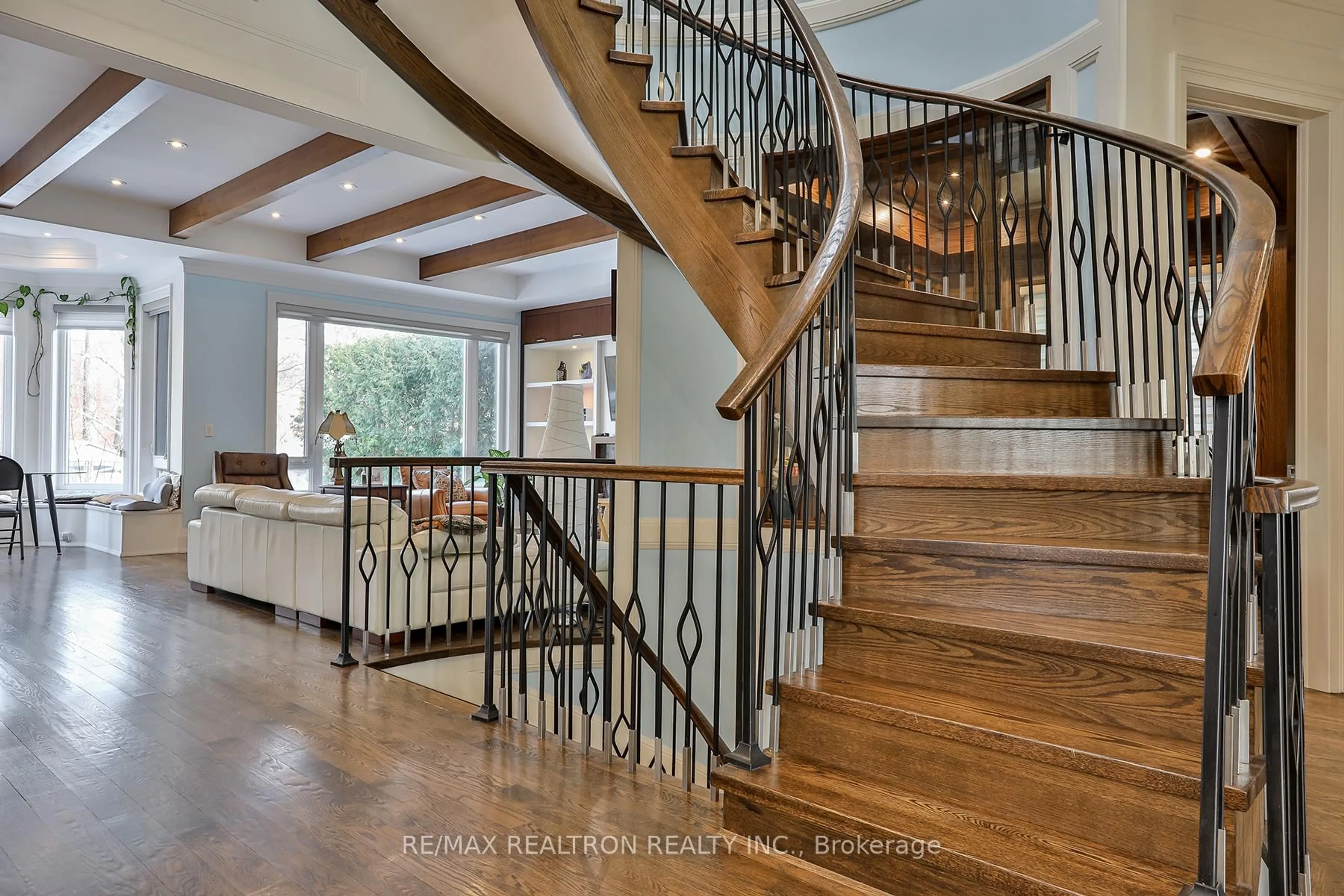 Stairs for 77 Tamworth Rd, Toronto Ontario M2N 2N8