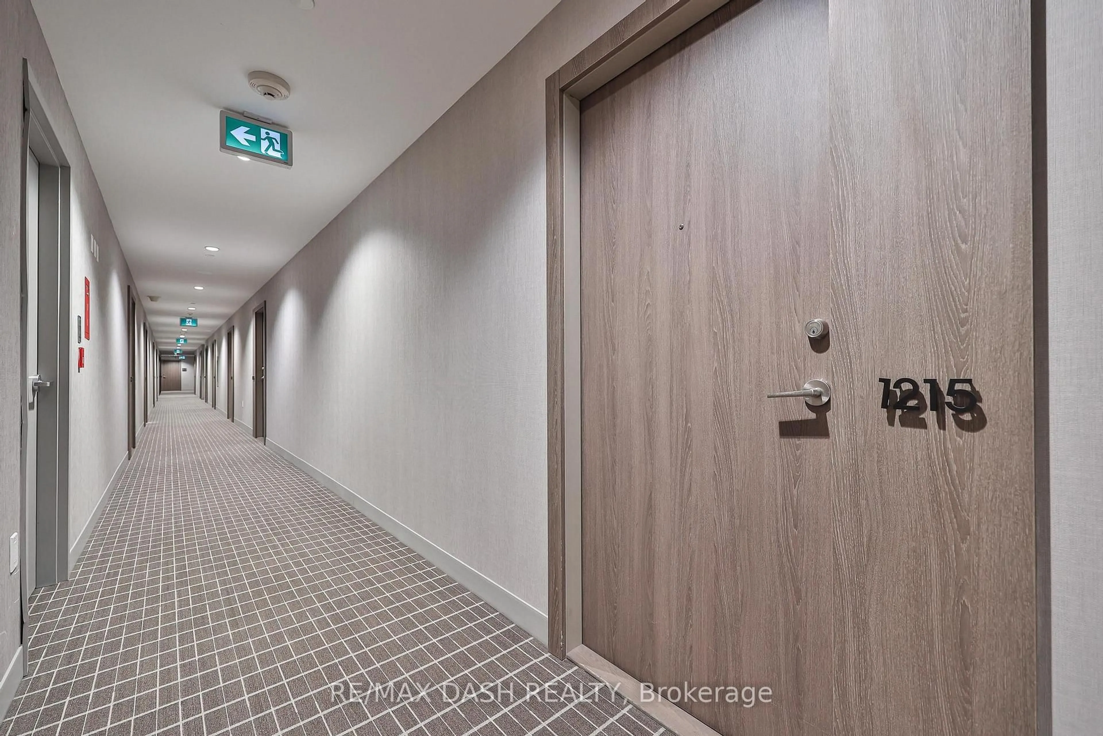 Indoor foyer for 576 Front St #1215E, Toronto Ontario M5V 1C1