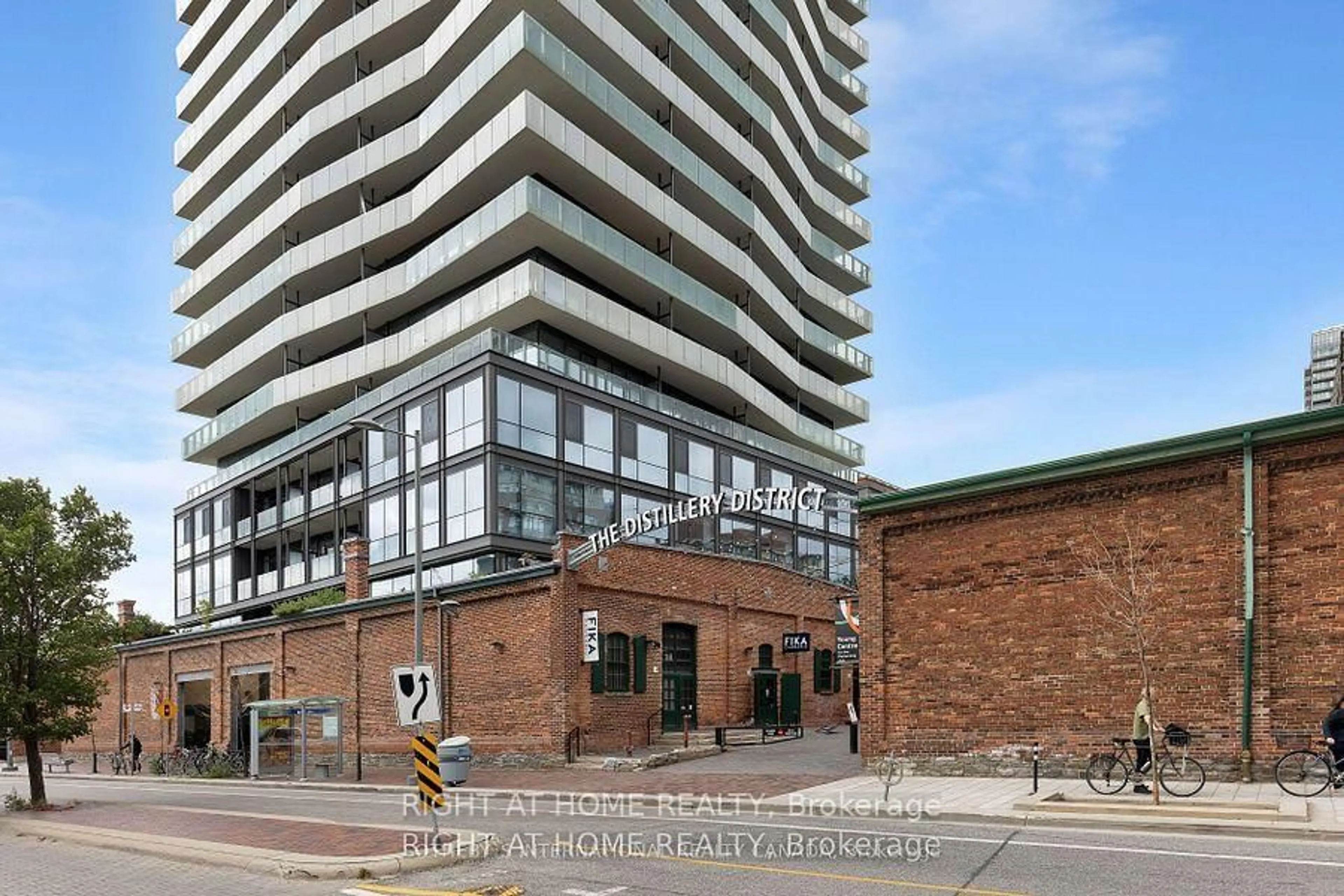 Indoor foyer for 390 Cherry St #1405, Toronto Ontario M5A 0E2