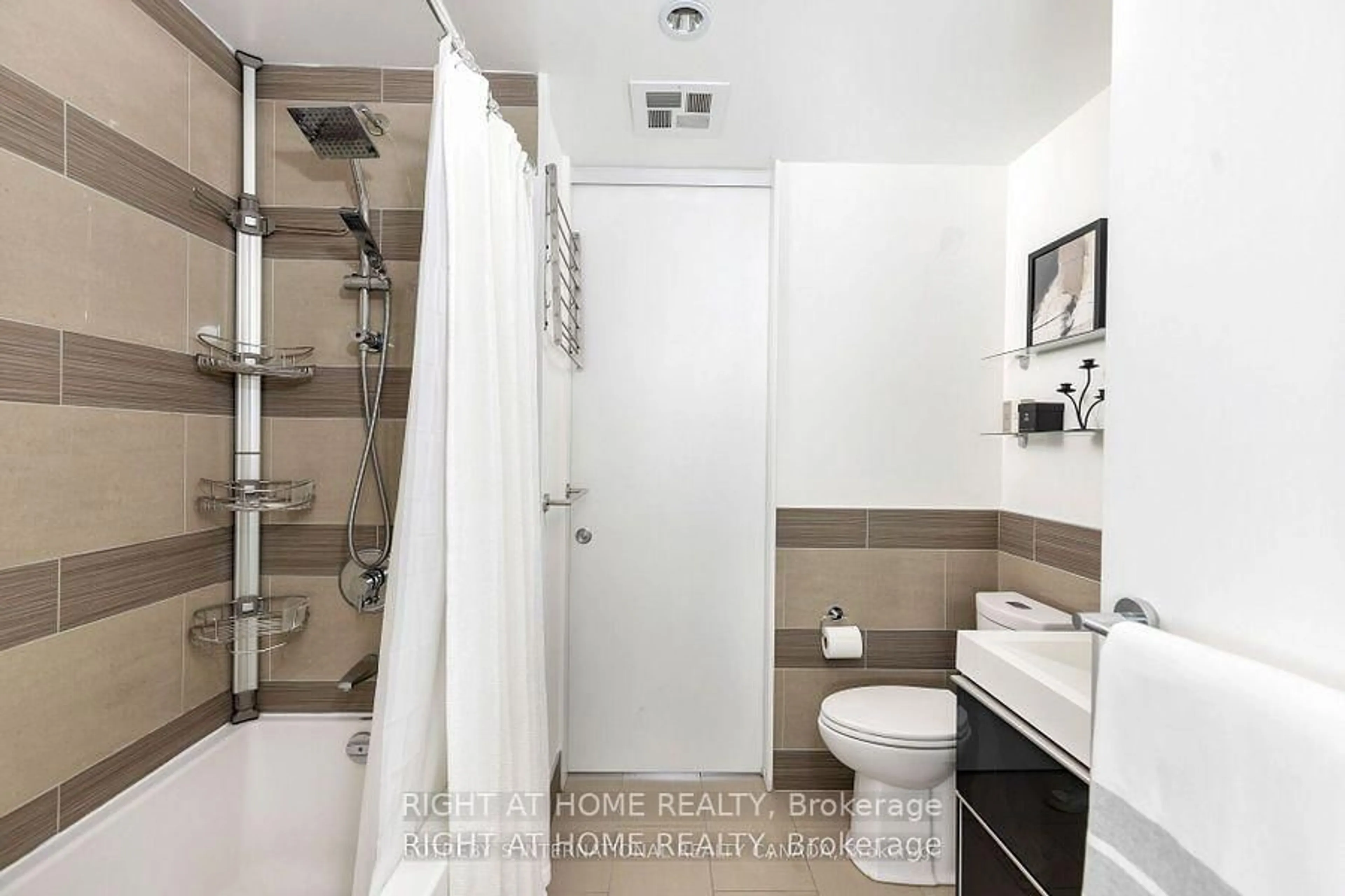 Standard bathroom, ceramic/tile floor for 390 Cherry St #1405, Toronto Ontario M5A 0E2