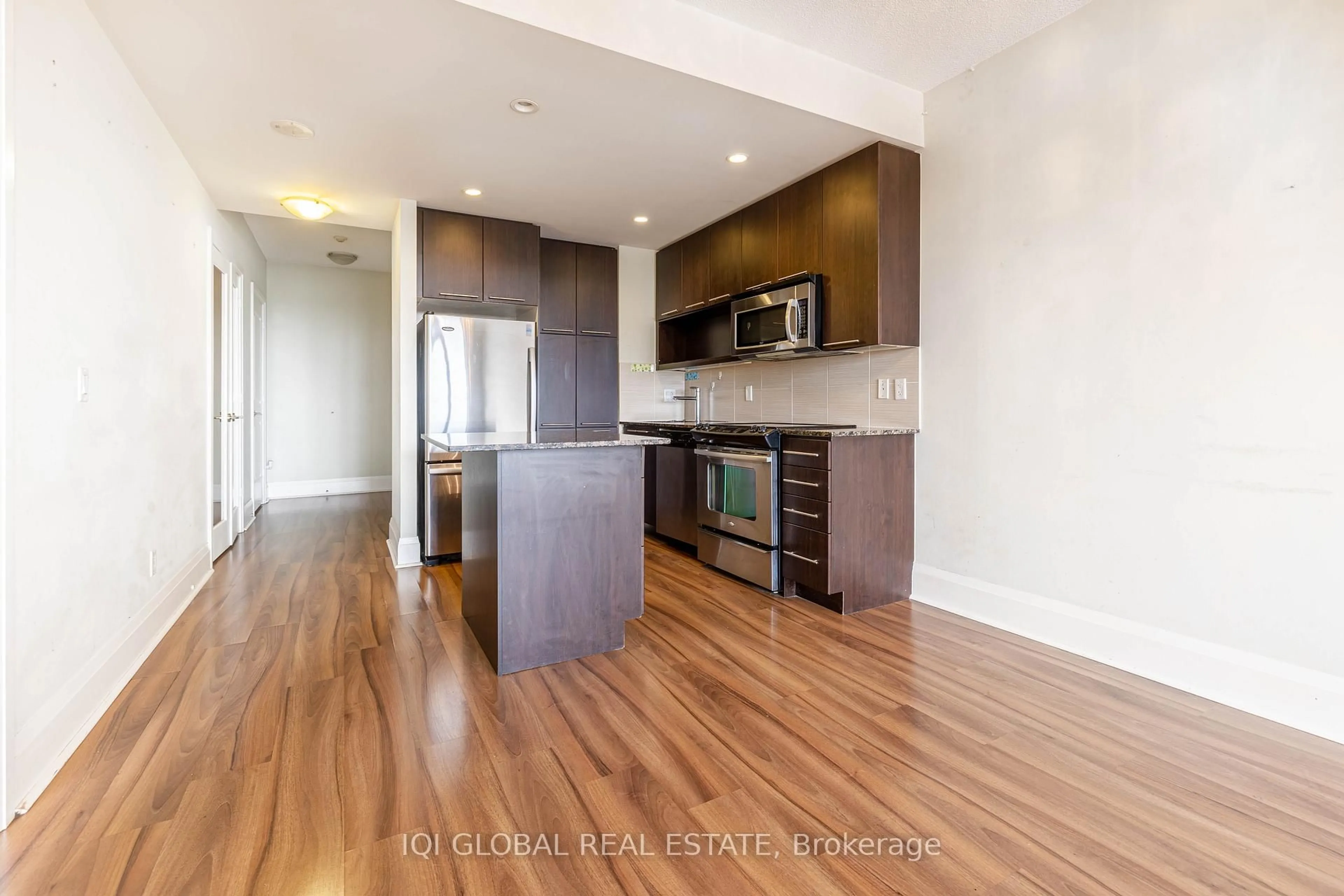 Open concept kitchen, wood/laminate floor for 100 Harrison Garden Blvd #723, Toronto Ontario M2N 0C2