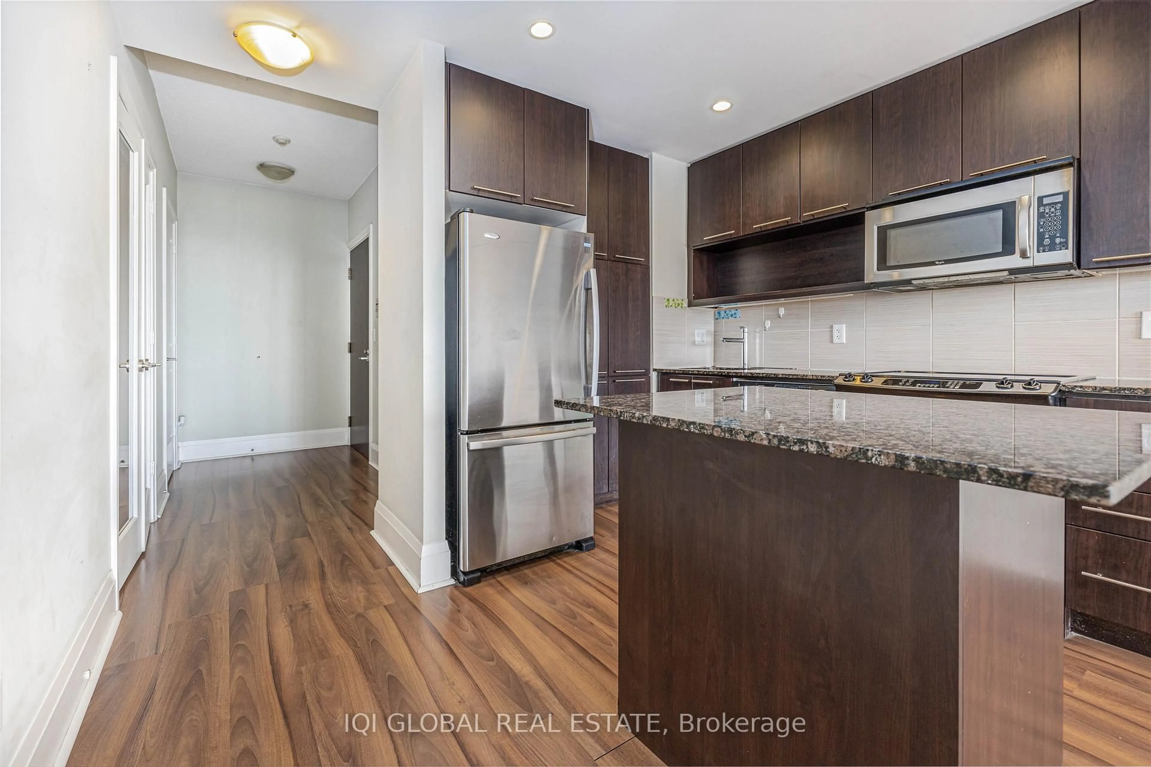Standard kitchen, wood/laminate floor for 100 Harrison Garden Blvd #723, Toronto Ontario M2N 0C2