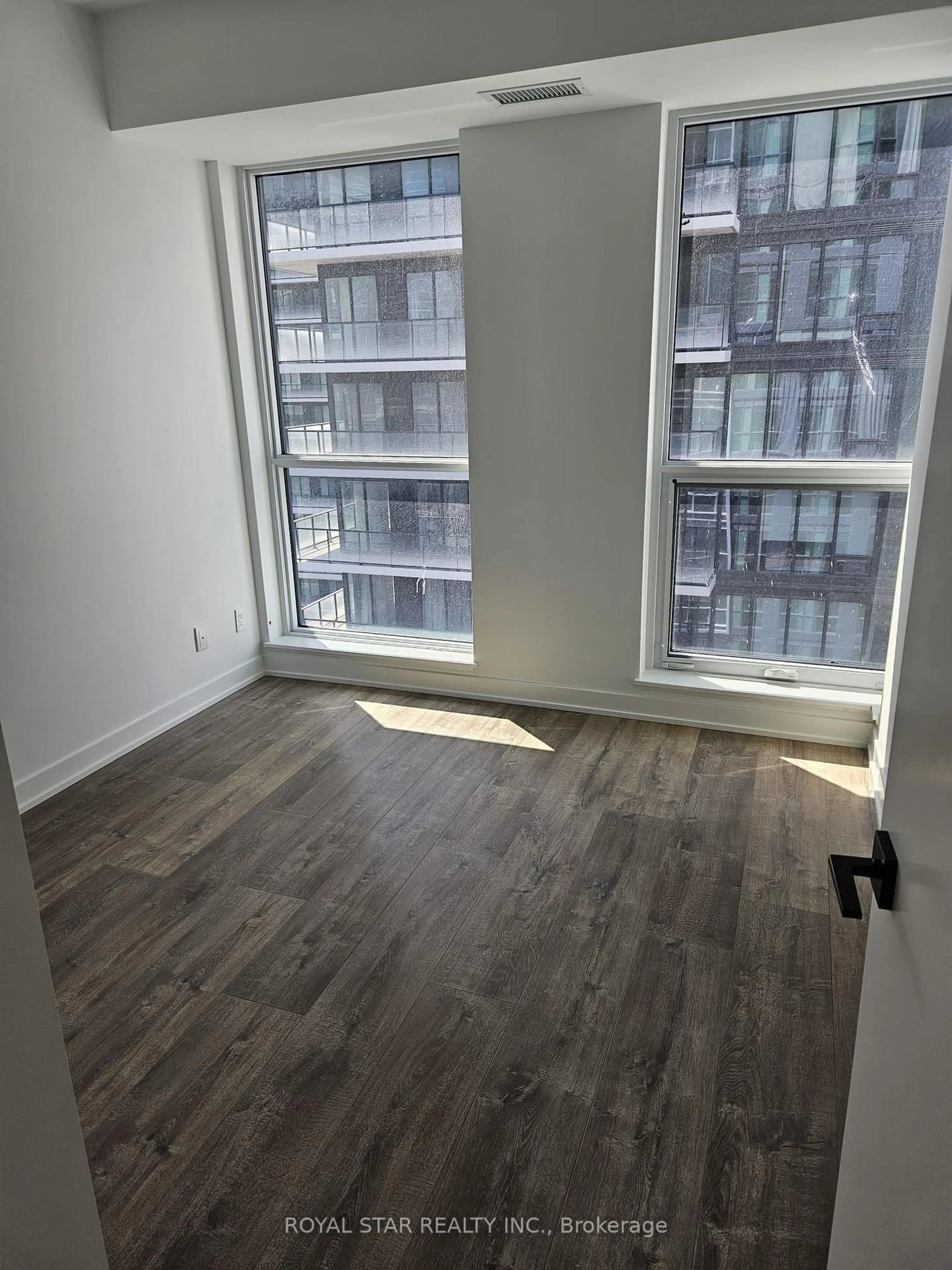 A pic of a room for 327 King St #2205, Toronto Ontario M5V 1J5