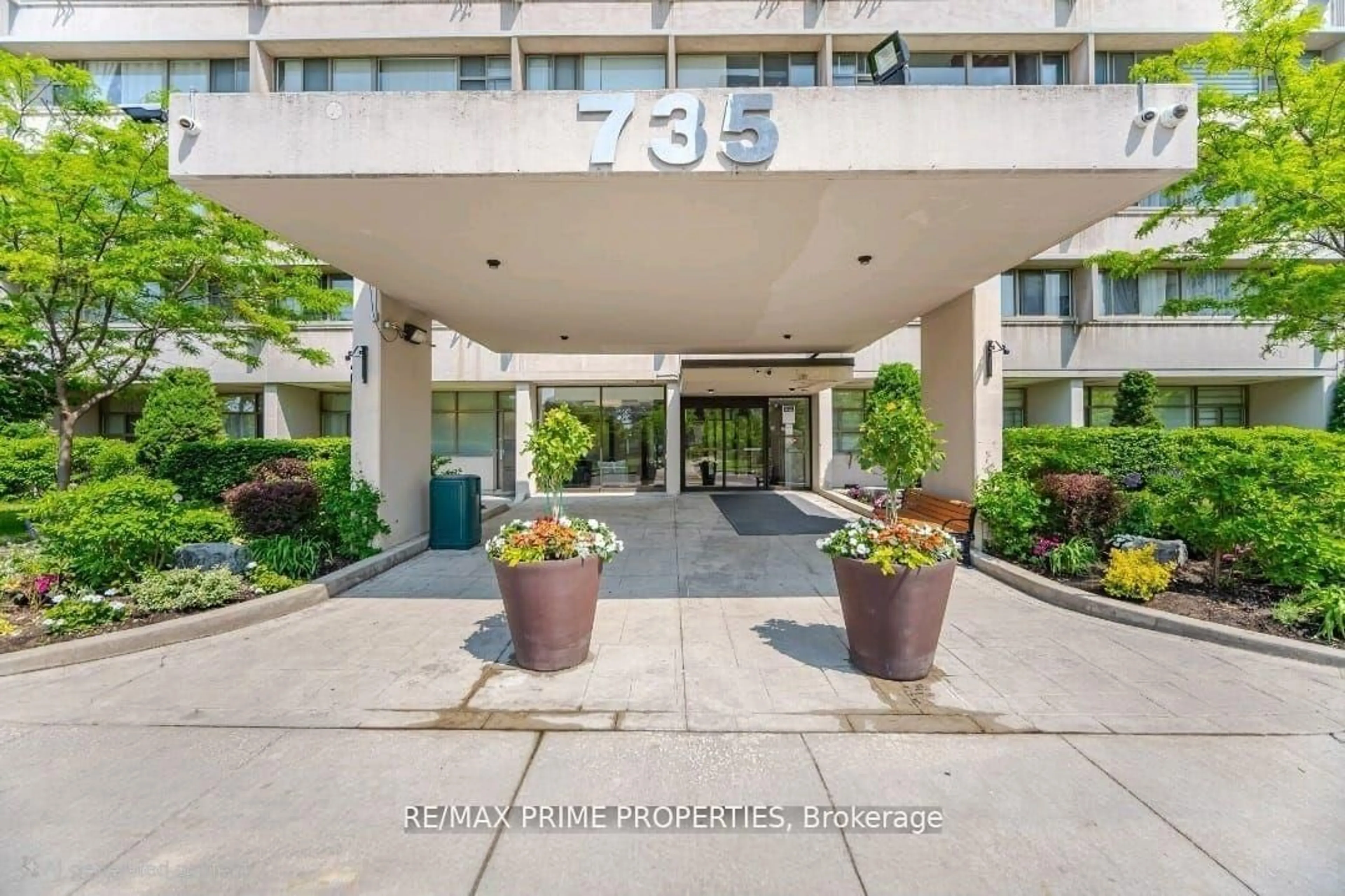 Indoor foyer for 735 Don Mills Rd #1203, Toronto Ontario M3C 1S7