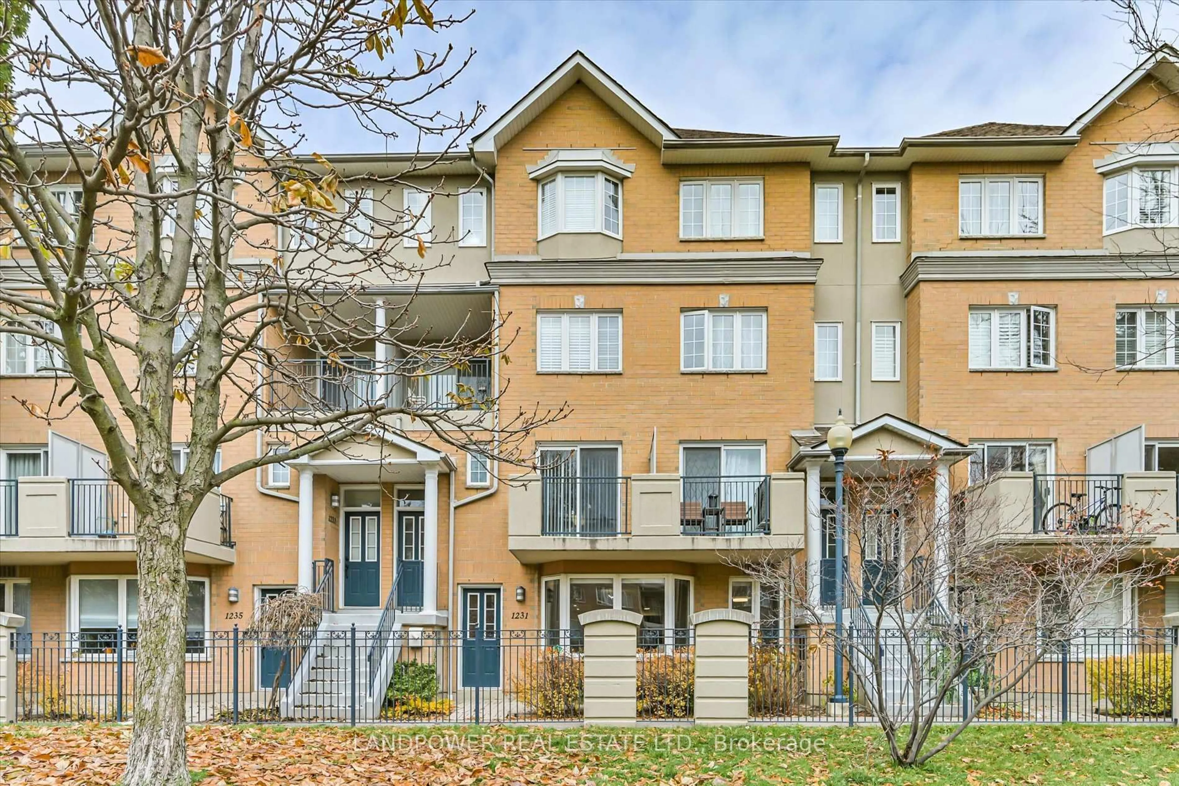 Home with brick exterior material, street for 28 Sommerset Way #1231, Toronto Ontario M2N 6W7