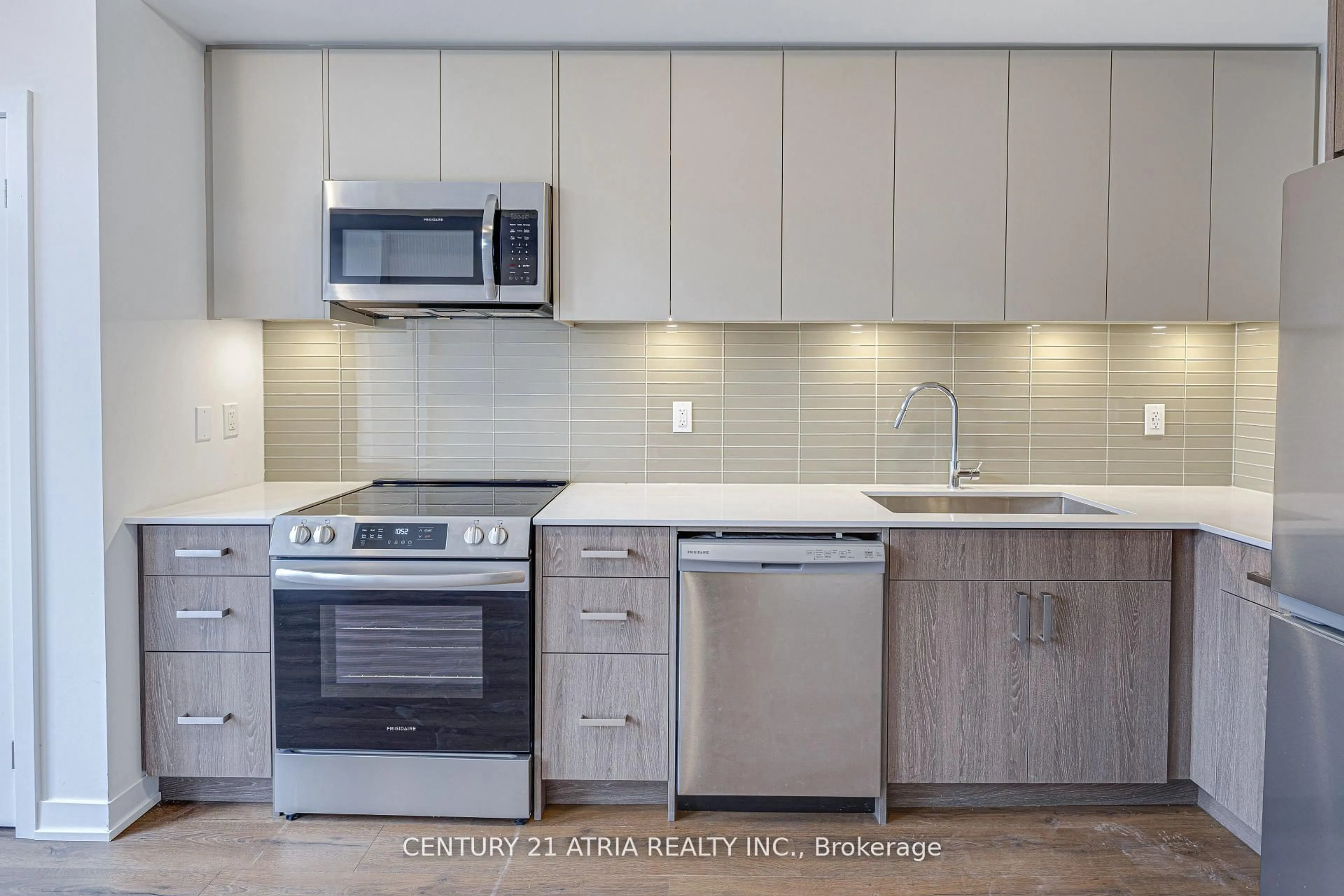 Standard kitchen, unknown for 28 Turtle Island Rd, Toronto Ontario M6A 2M5