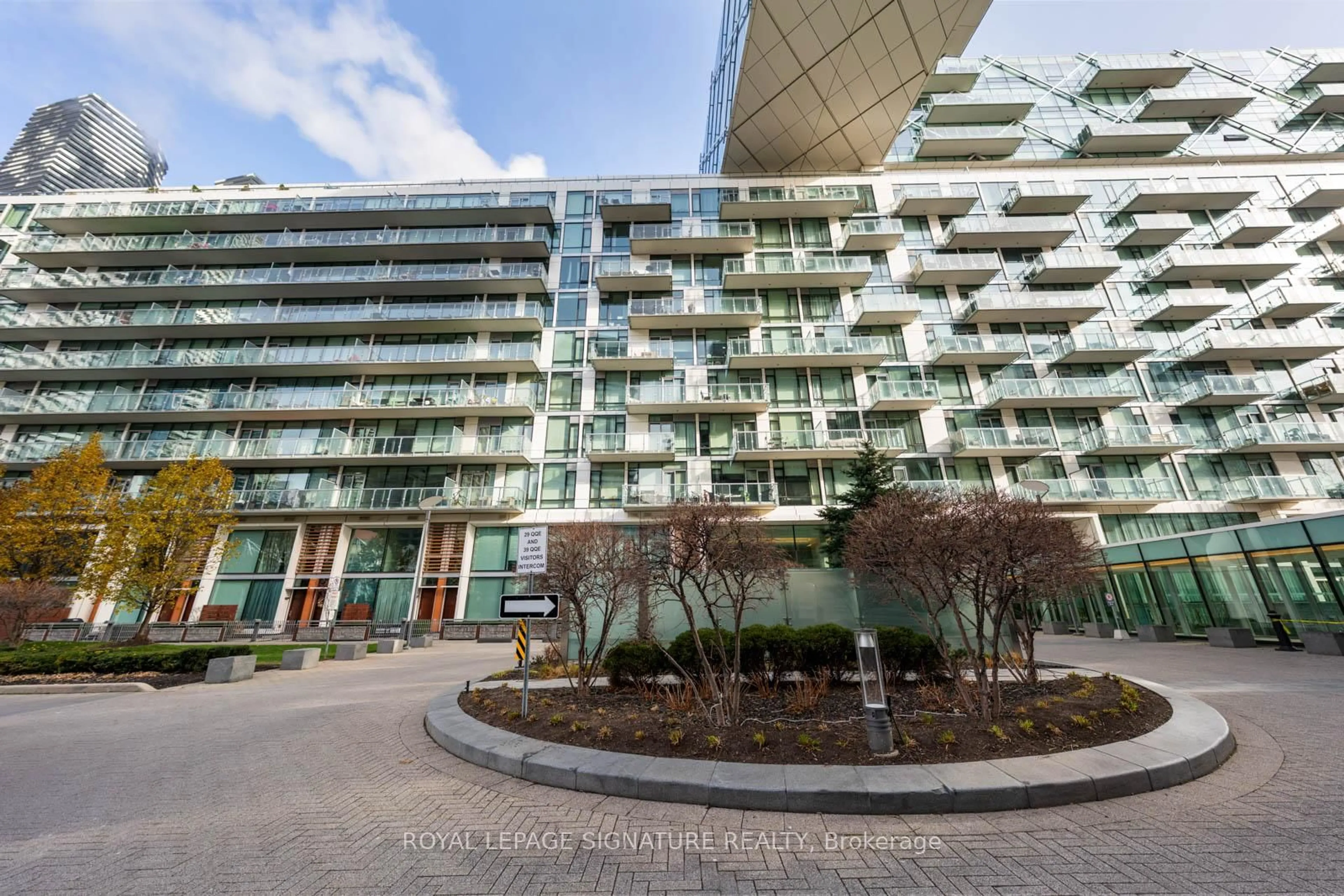 Unknown for 39 Queens Quay #827, Toronto Ontario M5E 0A5
