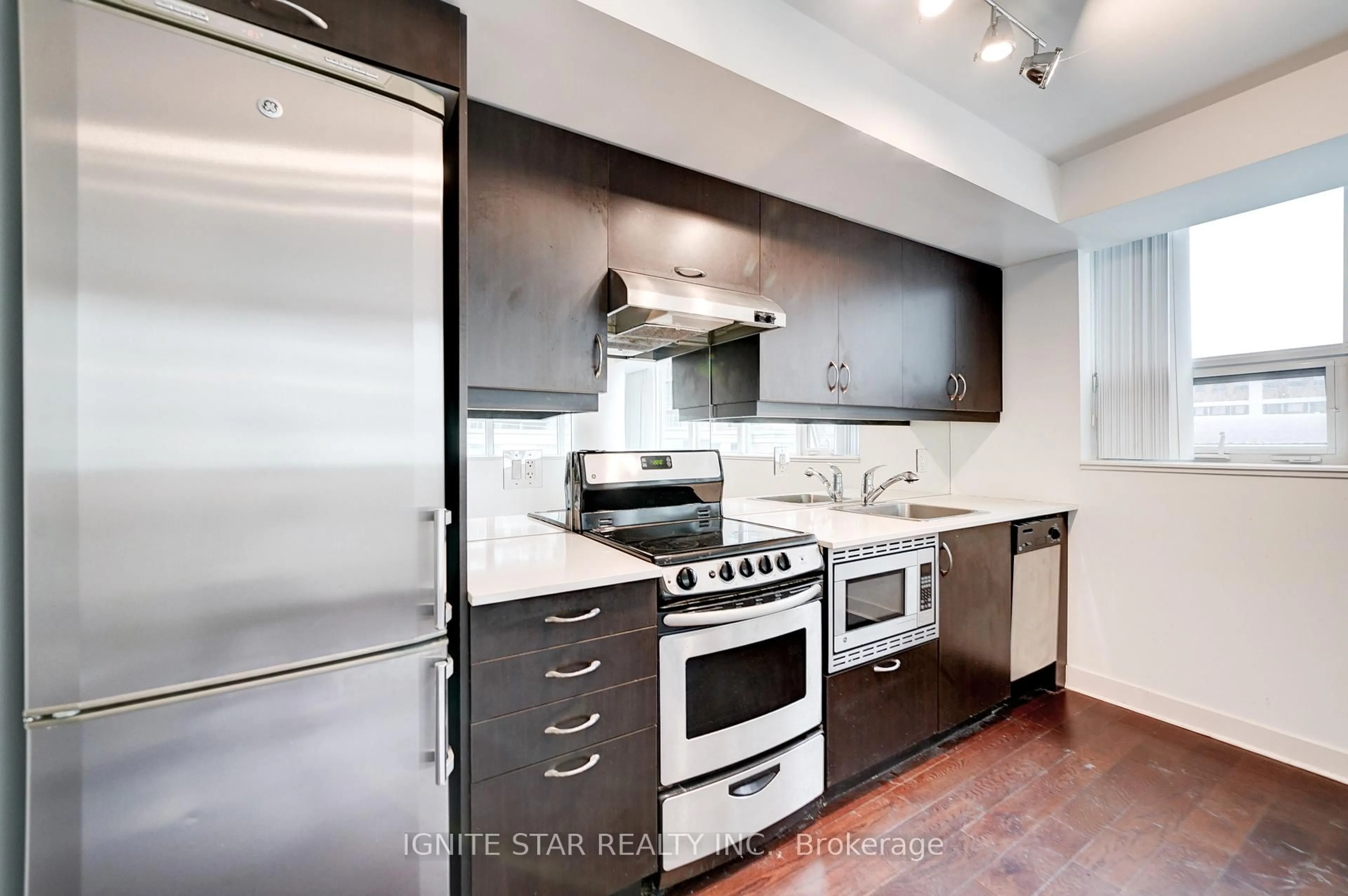 Standard kitchen, unknown for 320 Richmond St #303, Toronto Ontario M5A 1P9