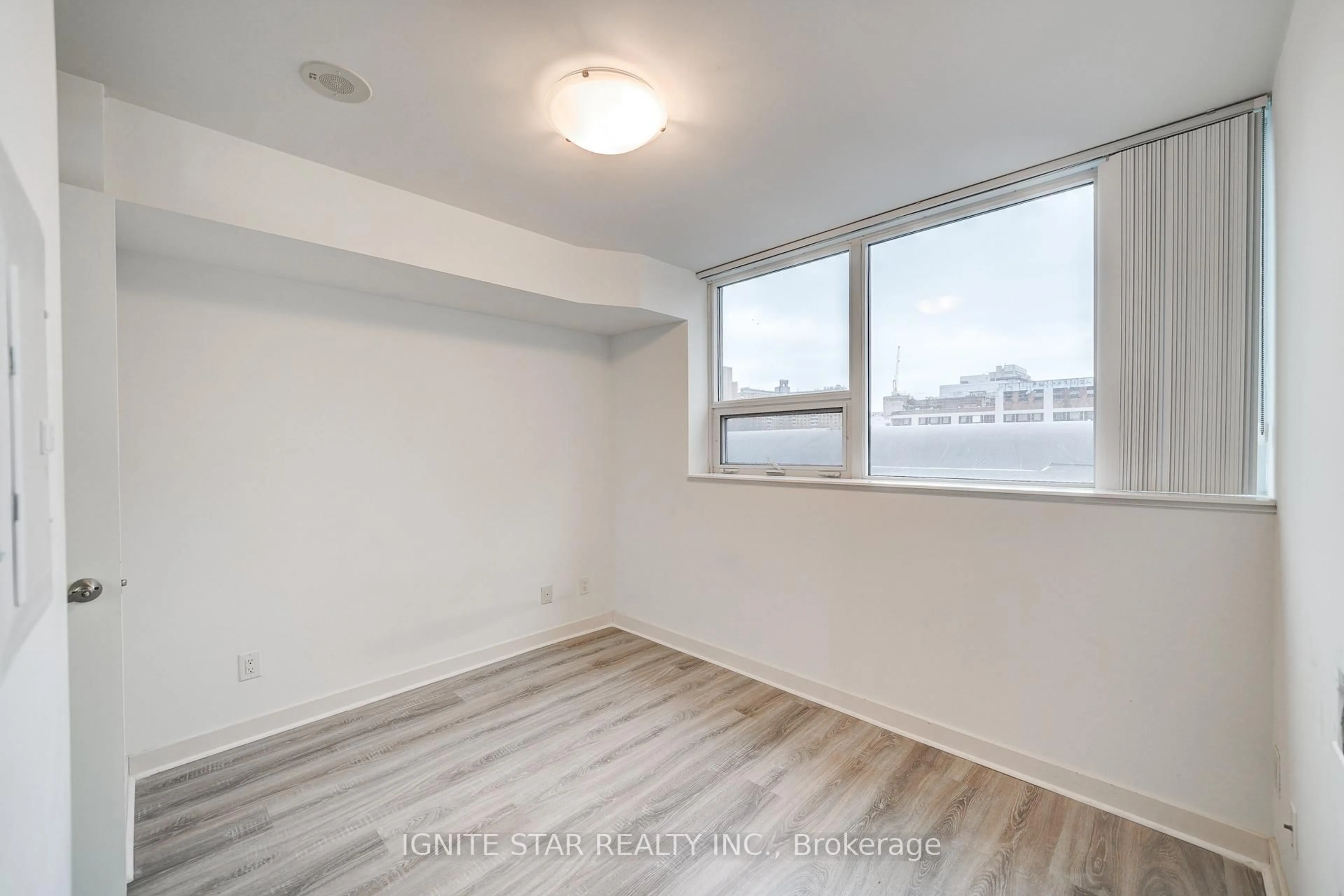 A pic of a room for 320 Richmond St #303, Toronto Ontario M5A 1P9