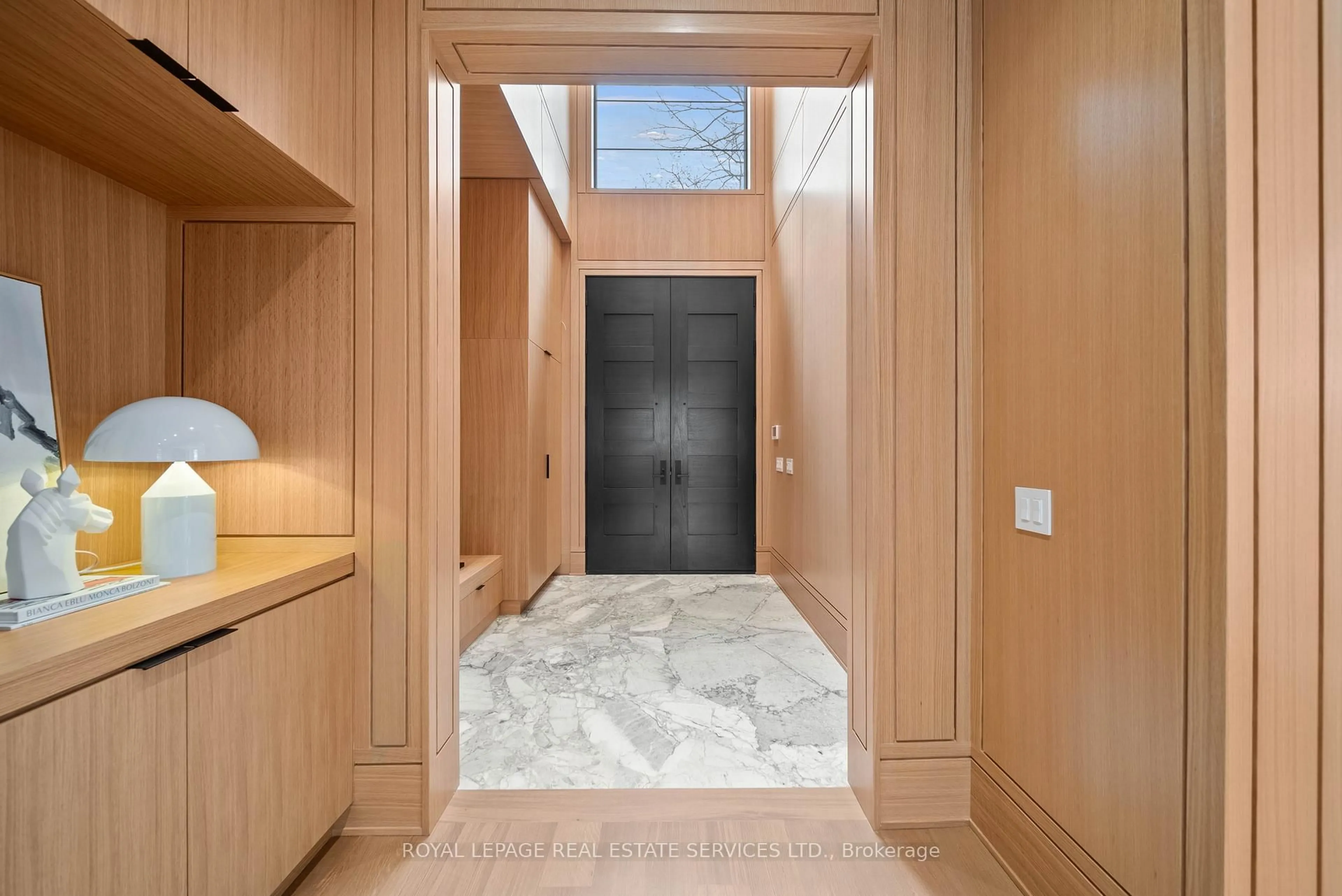 Indoor entryway for 4 Waxwing Pl, Toronto Ontario M3C 1N6