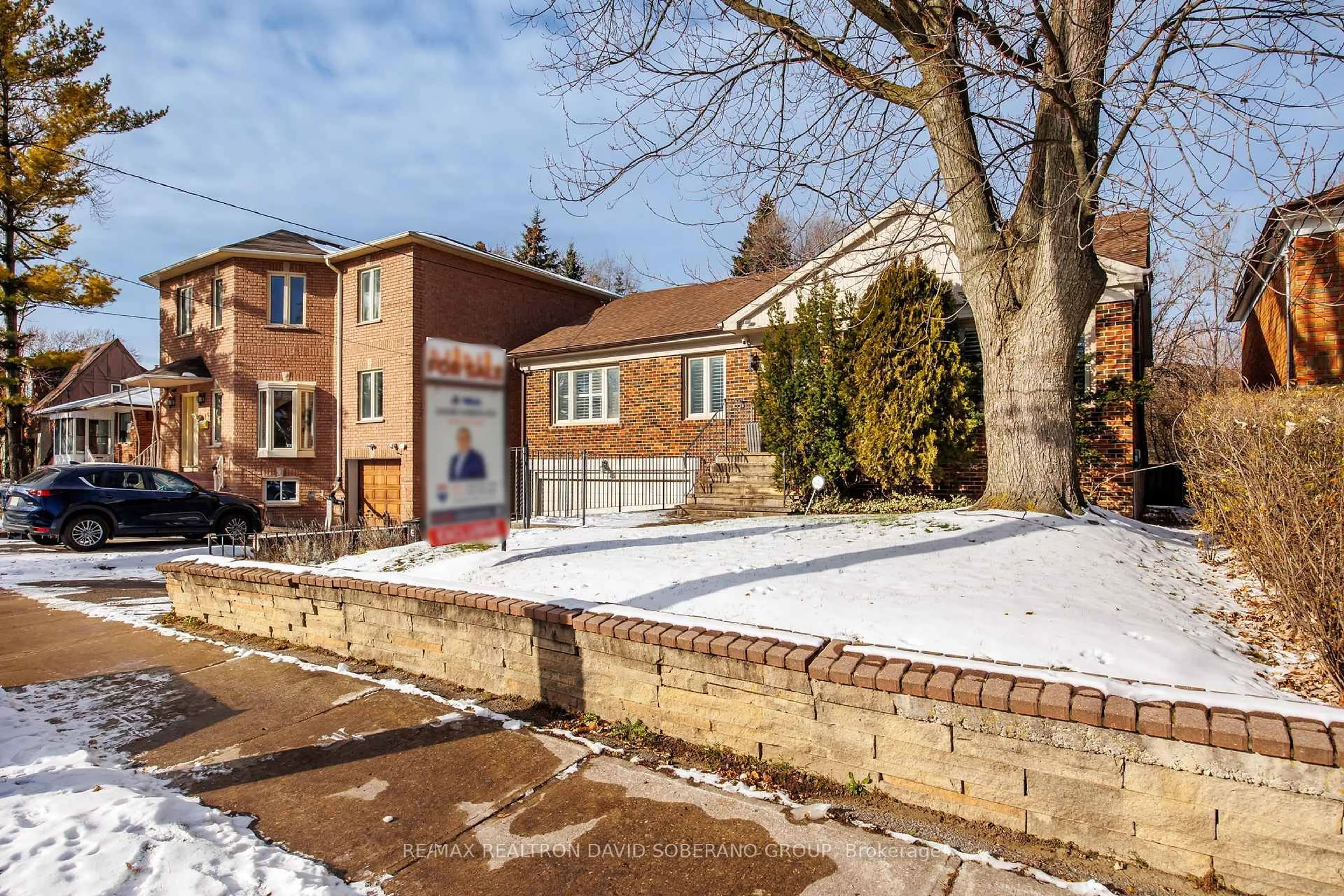 Unknown for 112 York Downs Dr, Toronto Ontario M3H 2G7