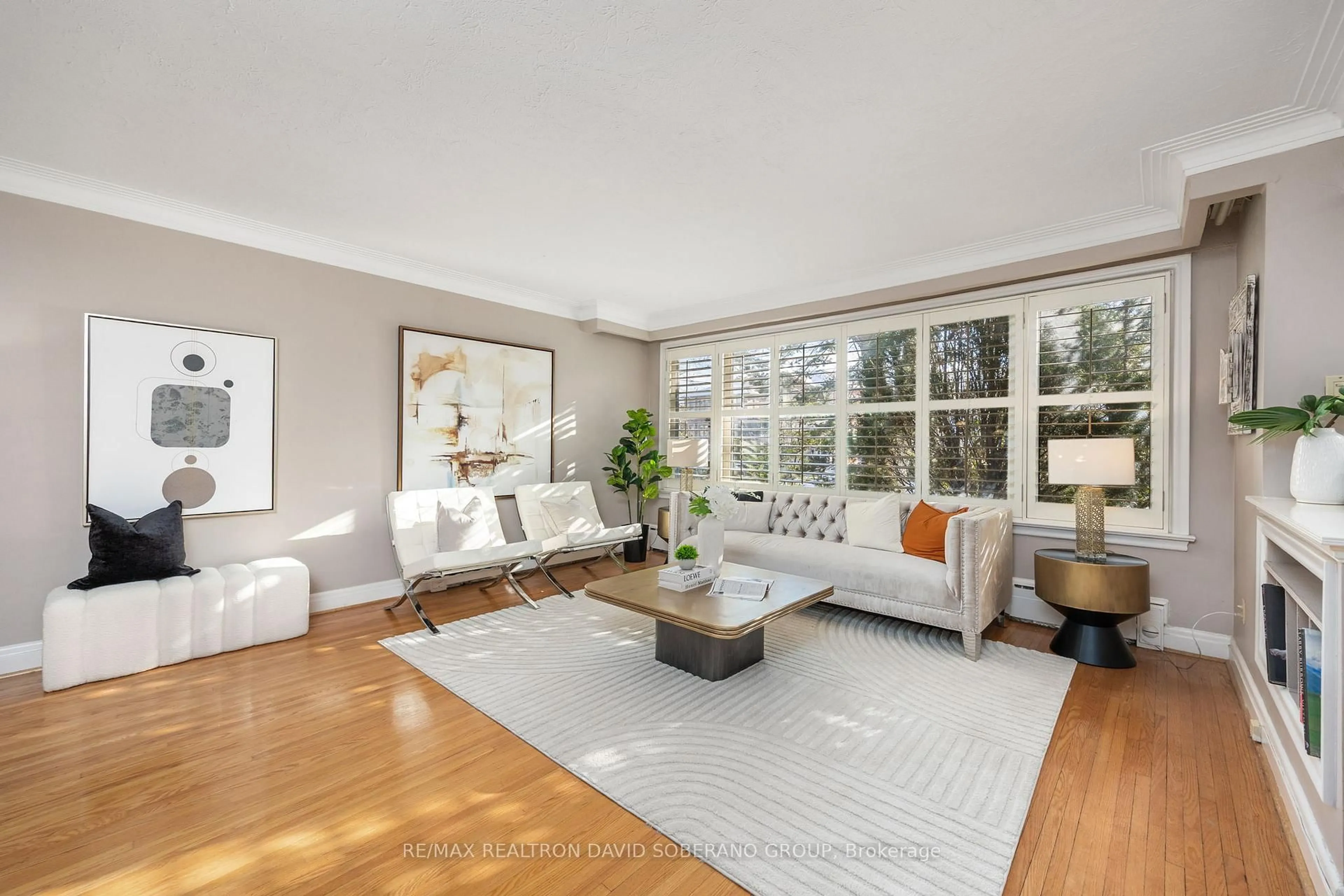 Living room with furniture, unknown for 112 York Downs Dr, Toronto Ontario M3H 2G7