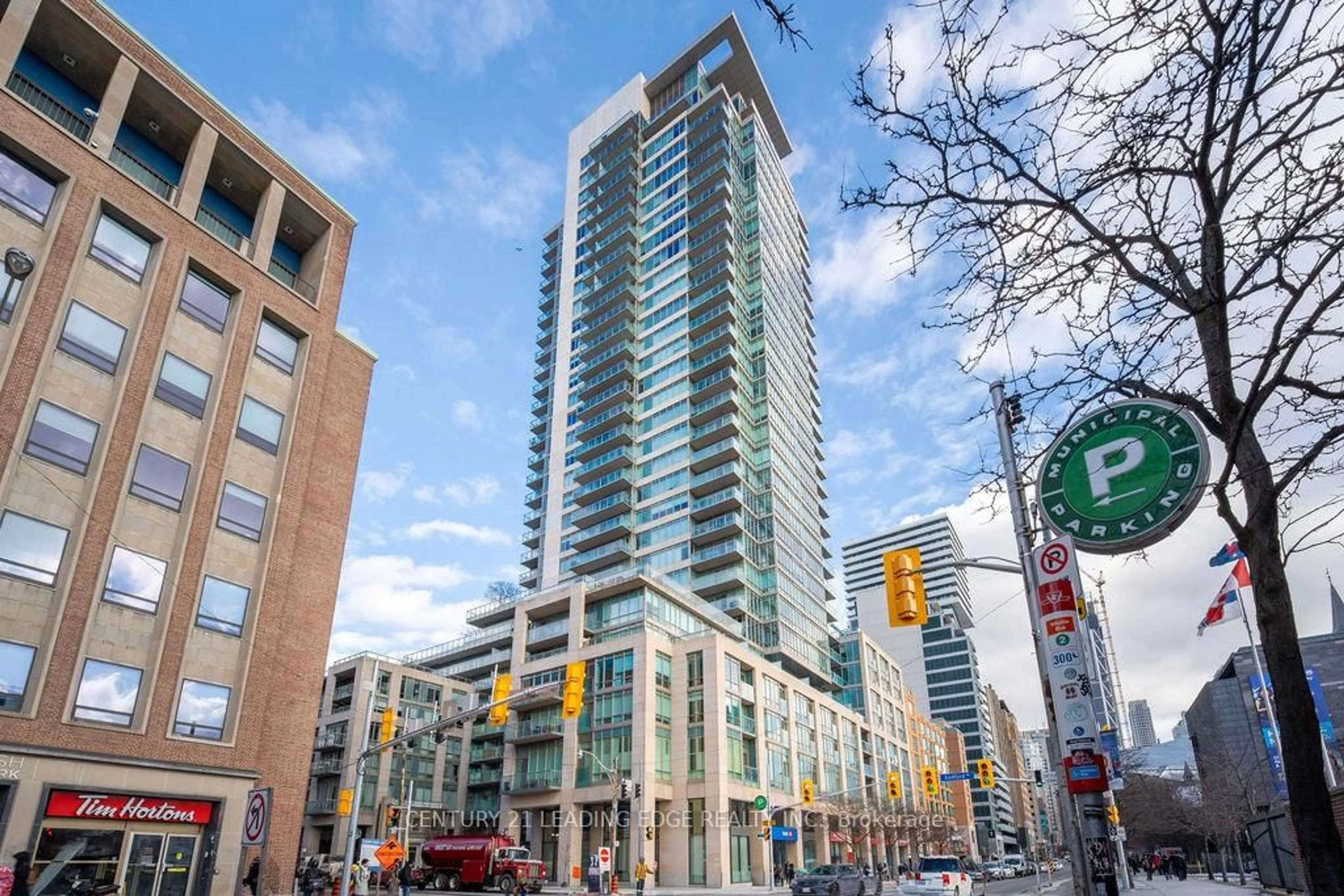 Patio, building for 1 Bedford Rd #814, Toronto Ontario M5R 2J7