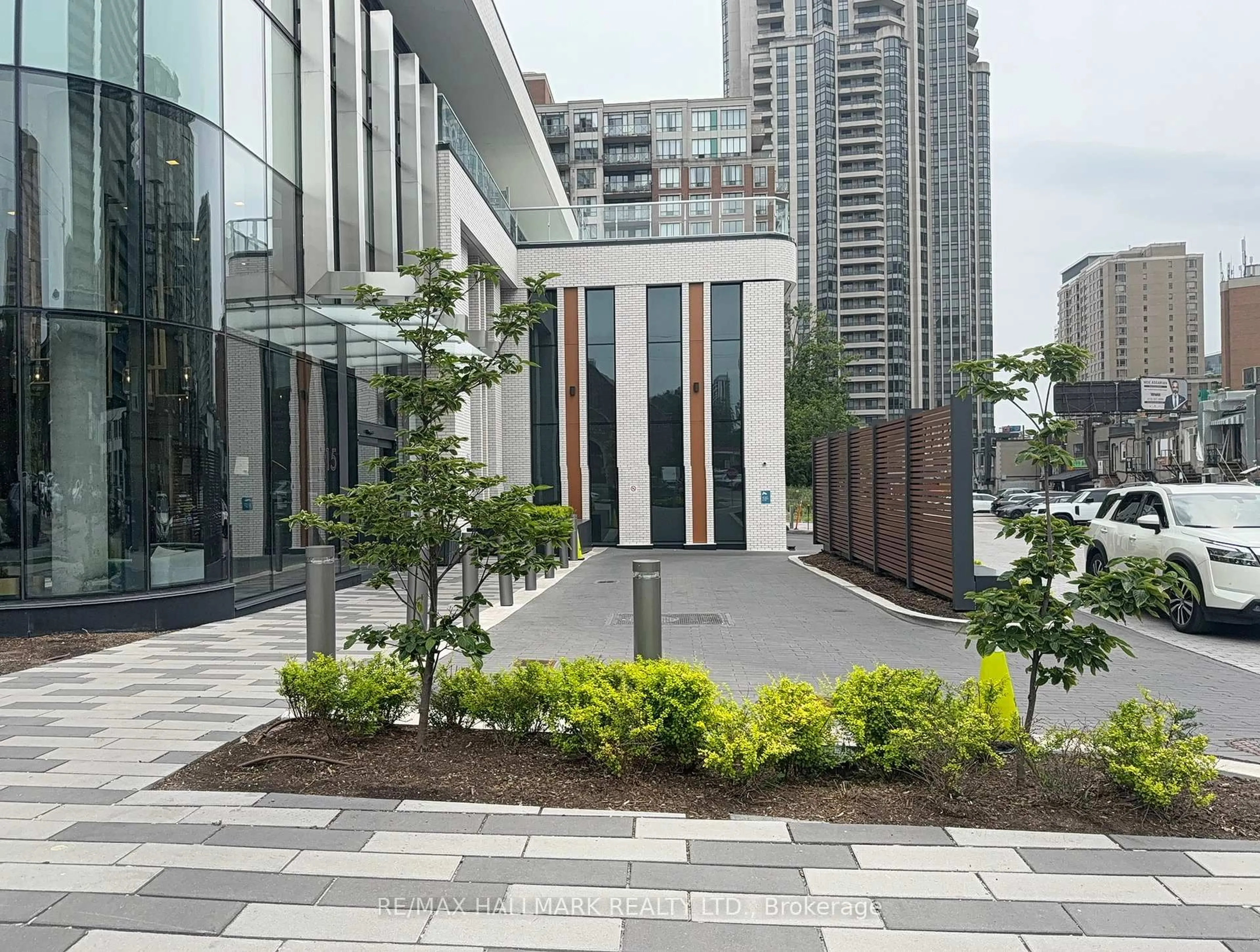 Patio, street for 15 Holmes Ave #407, Toronto Ontario M2N 4L8