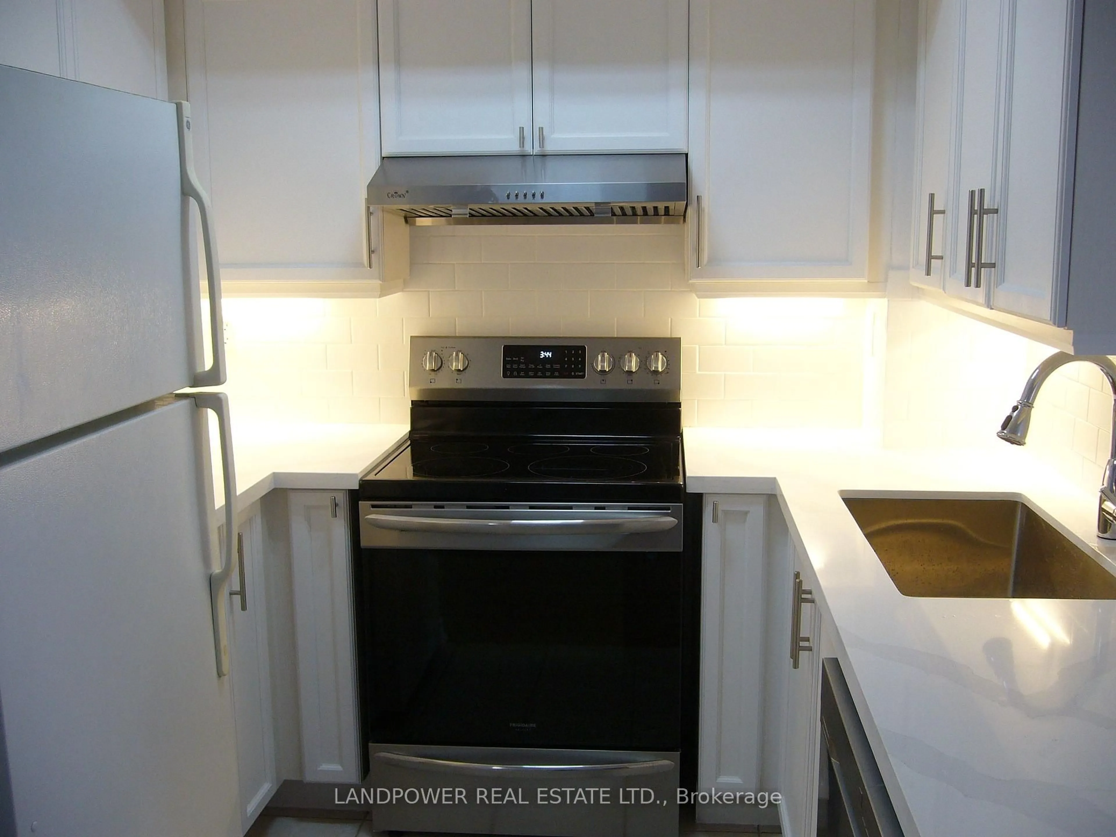 Standard kitchen, unknown for 1 Rean Dr #713, Toronto Ontario M2K 3C1