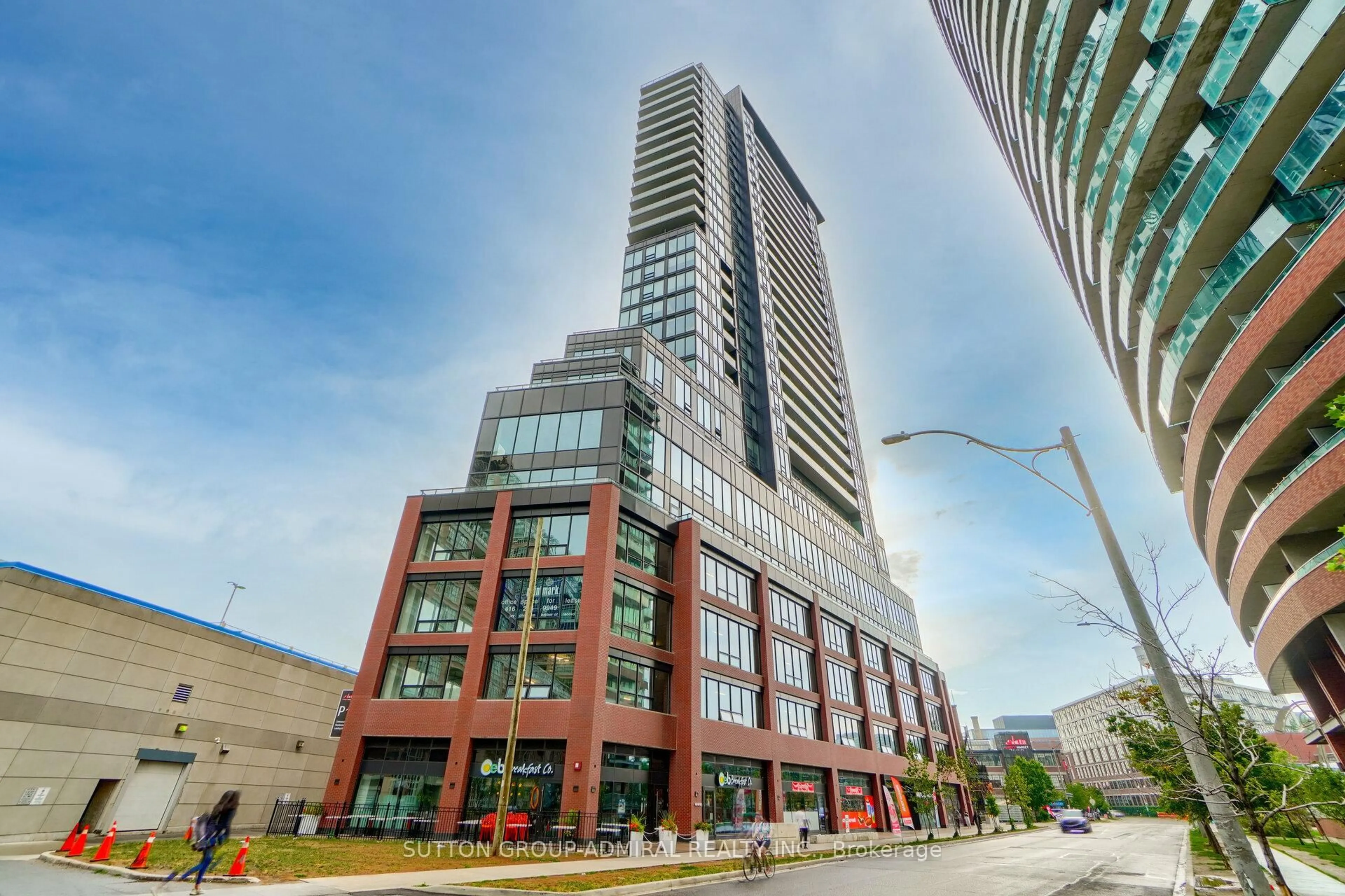 Indoor foyer for 135 East Liberty St #1403, Toronto Ontario M6K 3K4