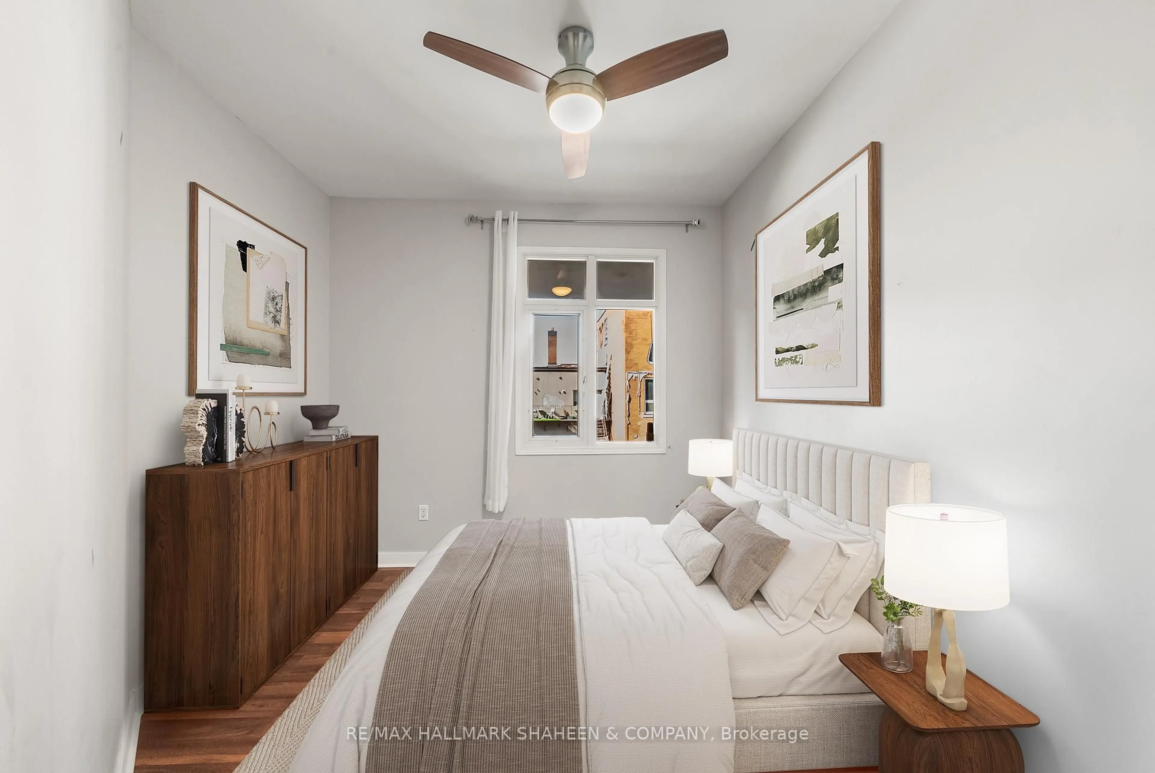 Bedroom with bed, wood/laminate floor for 500 Richmond St #331, Toronto Ontario M5V 3N4