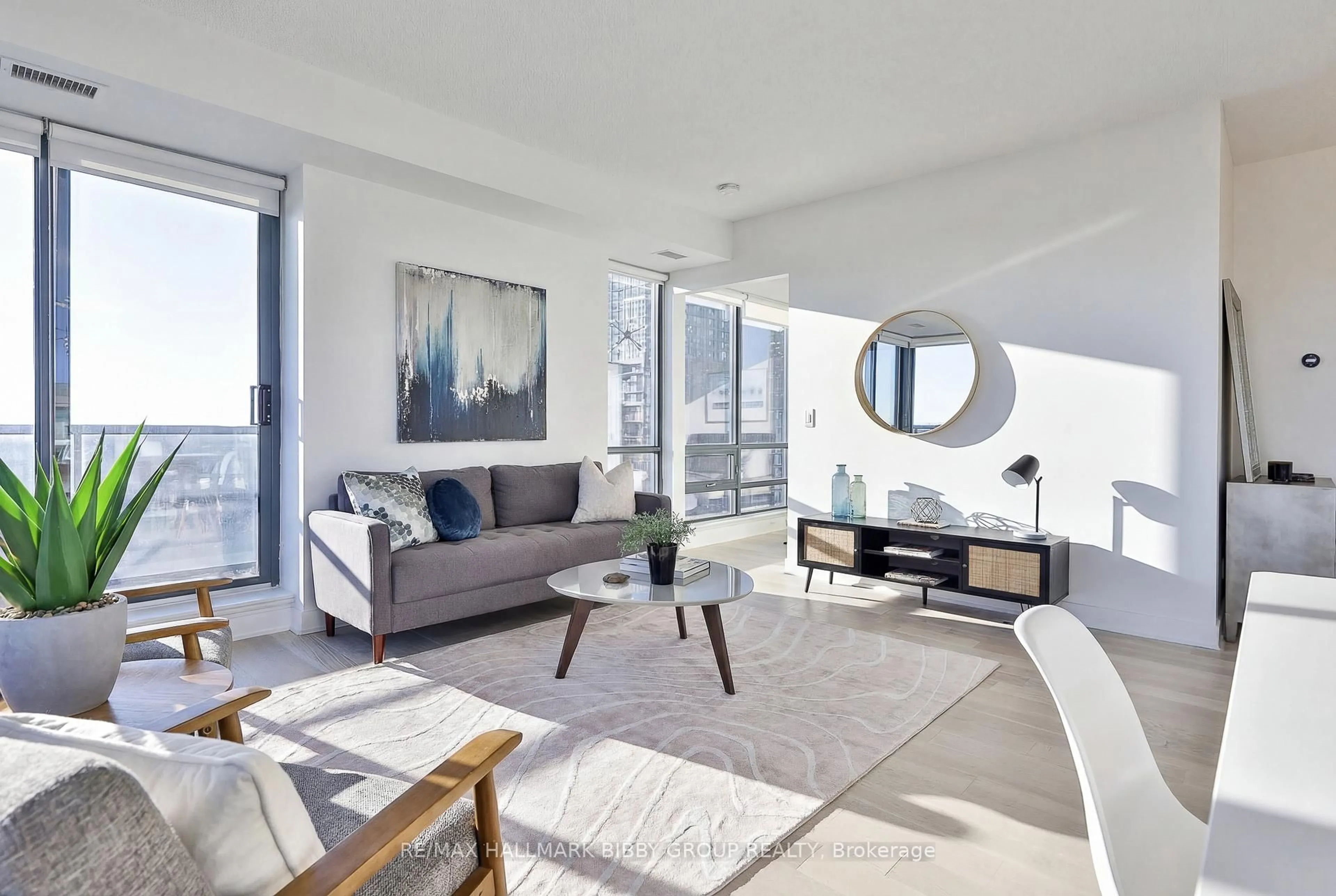 Living room with furniture, unknown for 438 King St #1704, Toronto Ontario M5V 3T9