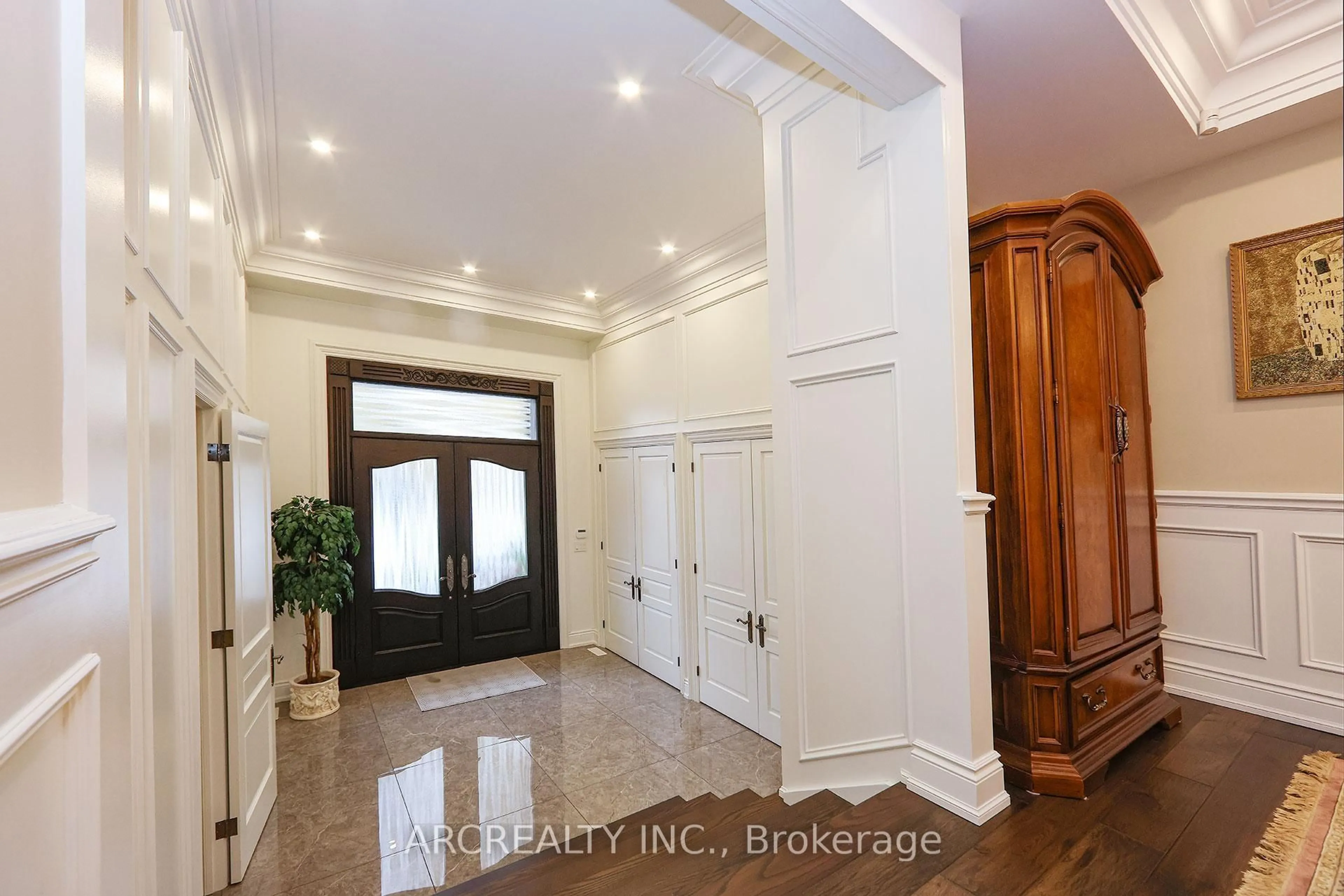 Indoor entryway for 188 Alfred Ave, Toronto Ontario M2N 3J4
