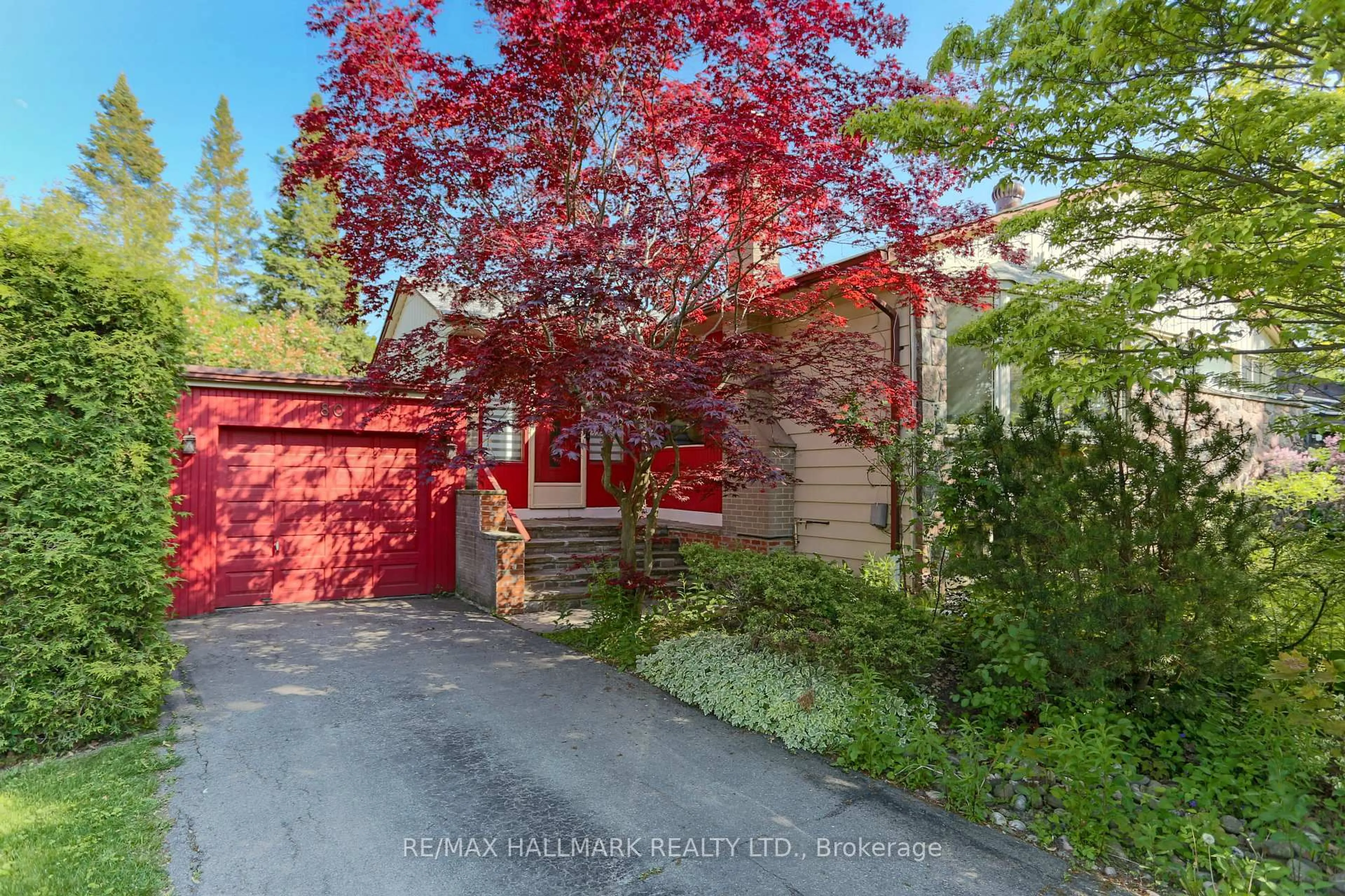 A pic from outside/outdoor area/front of a property/back of a property/a pic from drone, street for 80 Berkinshaw Cres, Toronto Ontario M3B 2T2