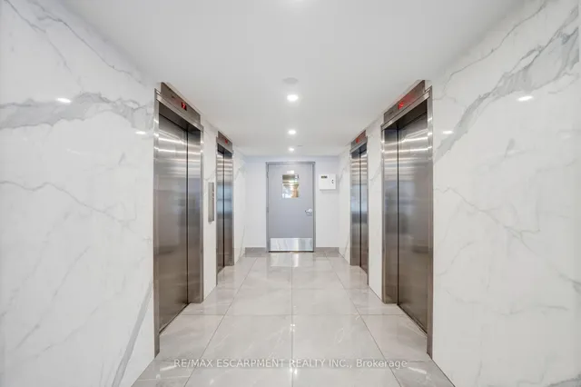 10 Edgecliff Gfwy #206, Toronto 3
