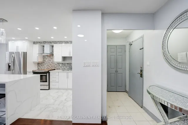 10 Edgecliff Gfwy #206, Toronto 4